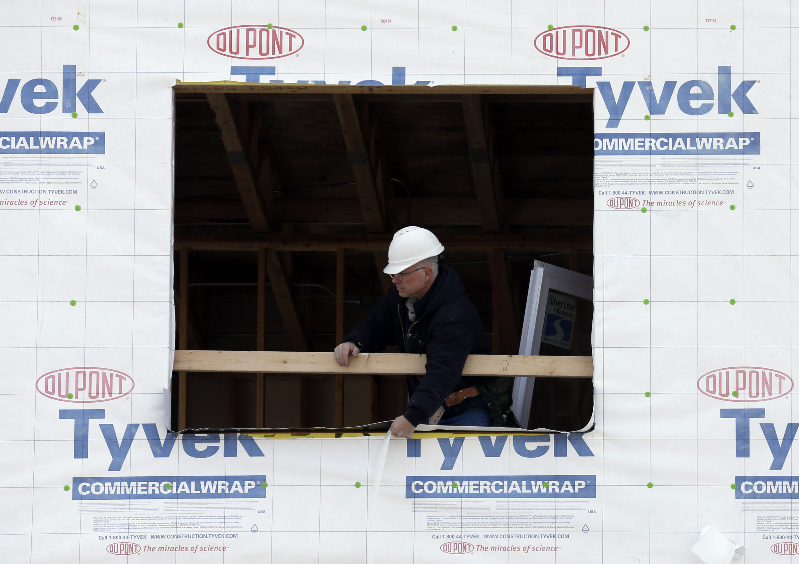 US homebuilder confidence edges up in April