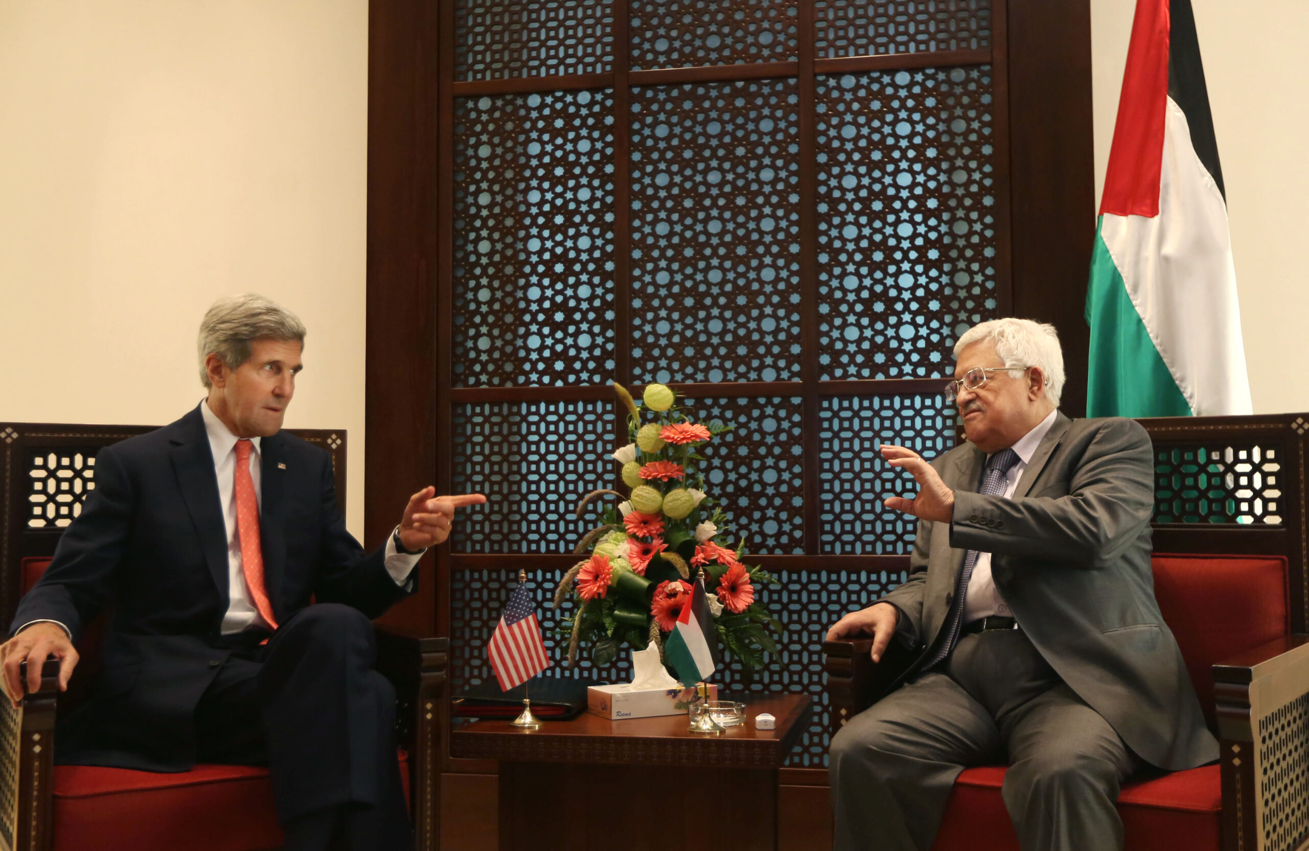 John Kerry seeks movement in Israeli, Palestinian talks