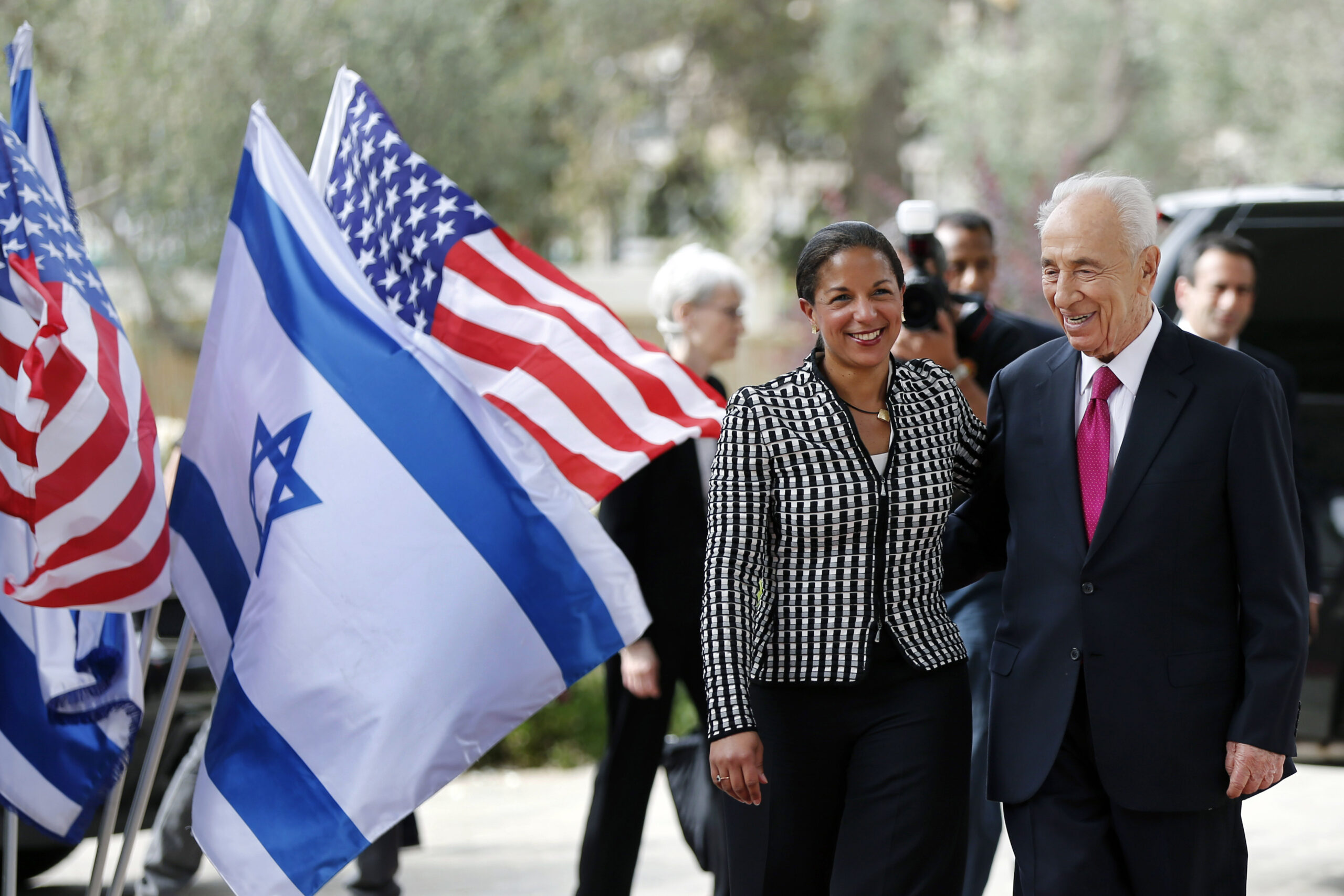 White House official urges Mideast talks continue