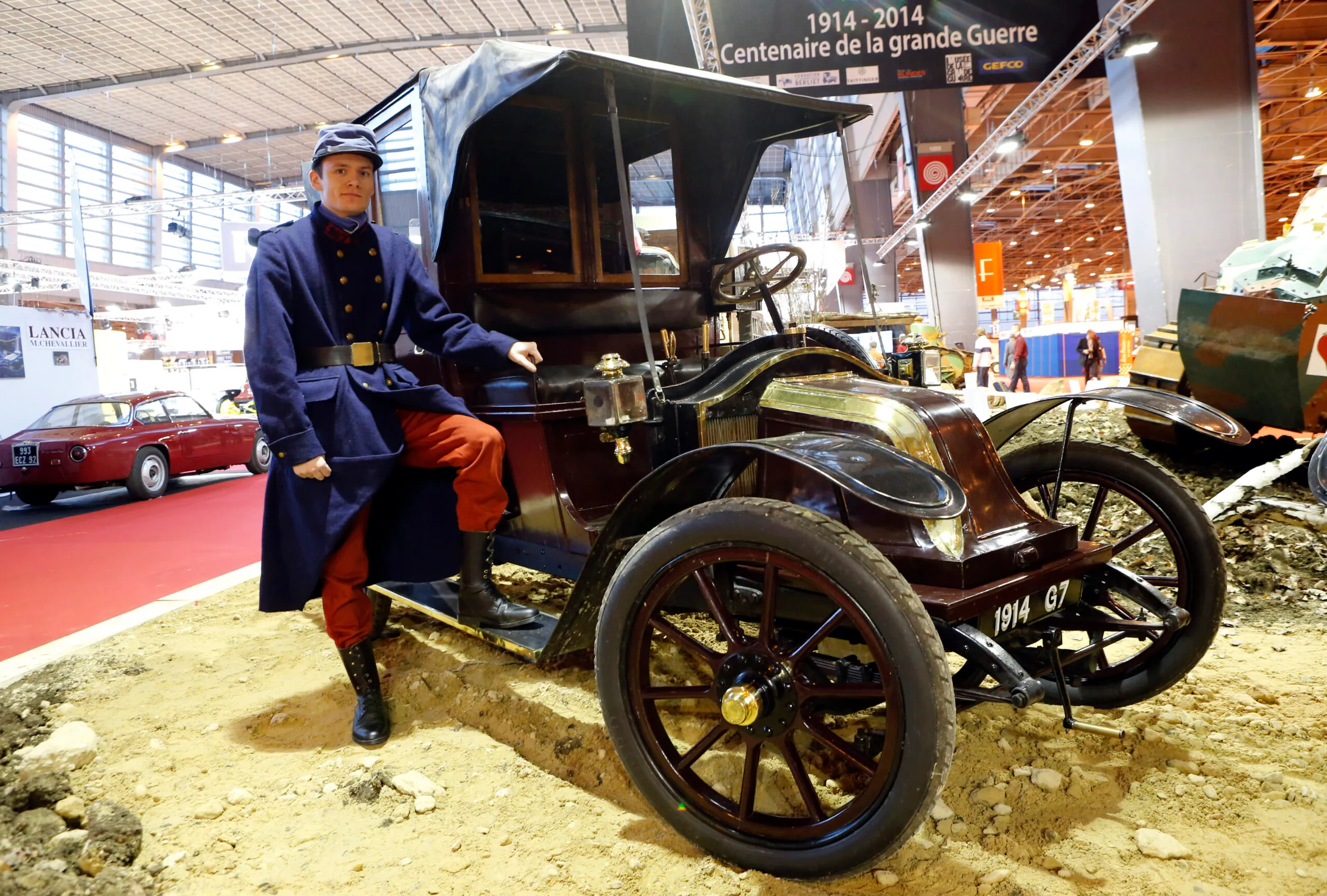 France hails taxi drivers in WWI commemoration