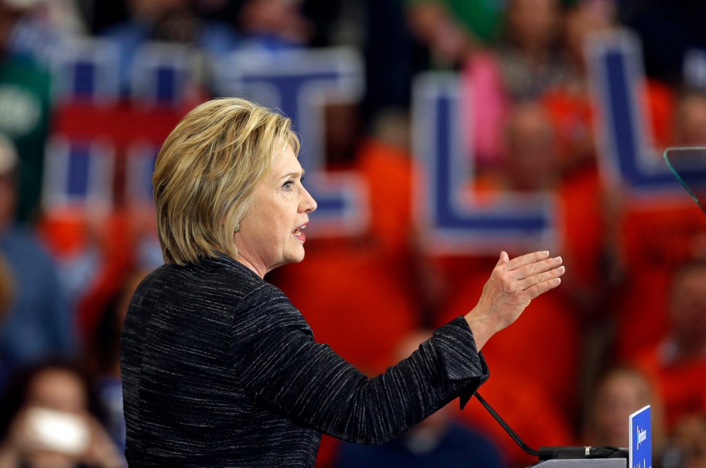 Clinton calls for sanctions after Iran missile testing