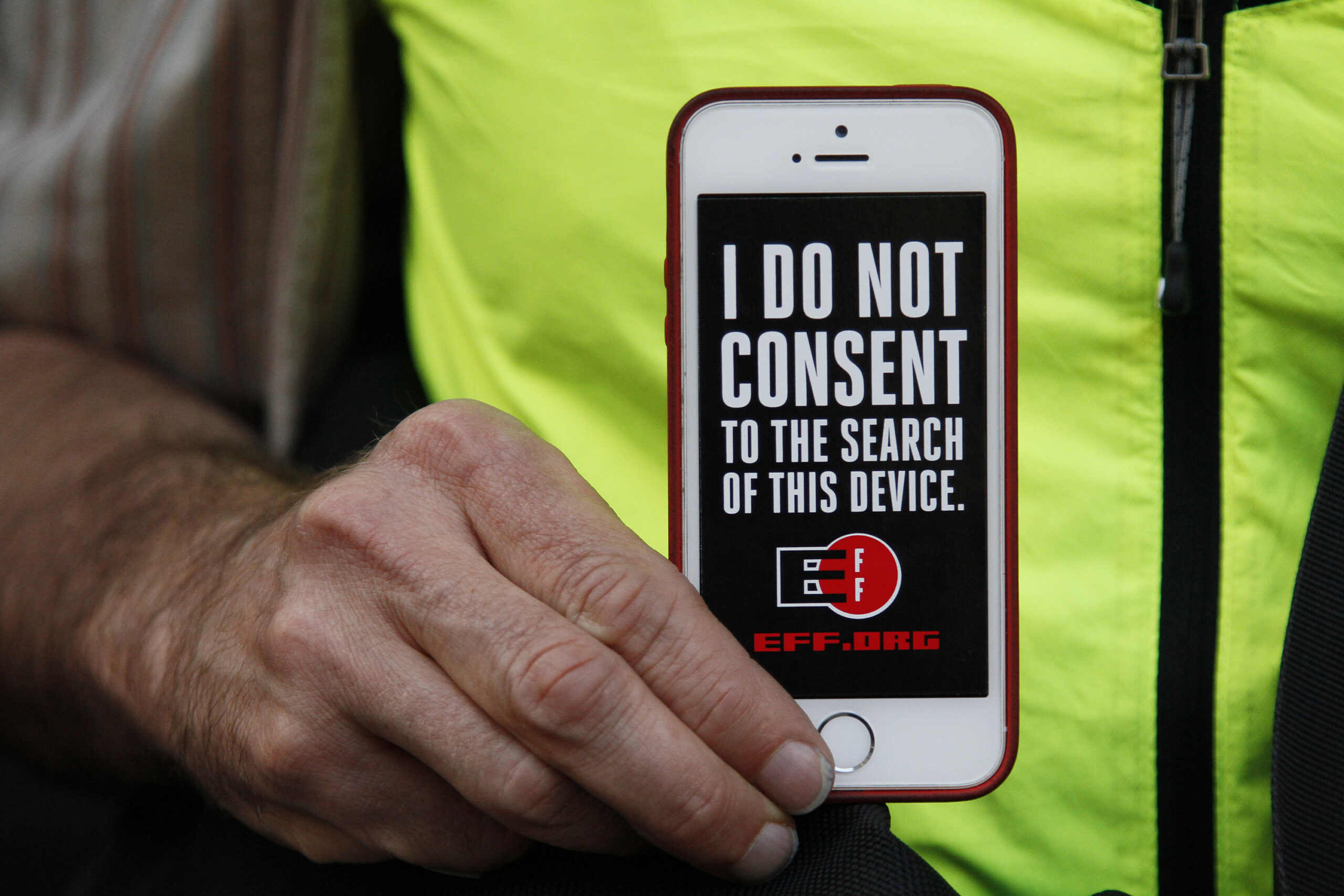Searches of phones at the border unlikely to stop
