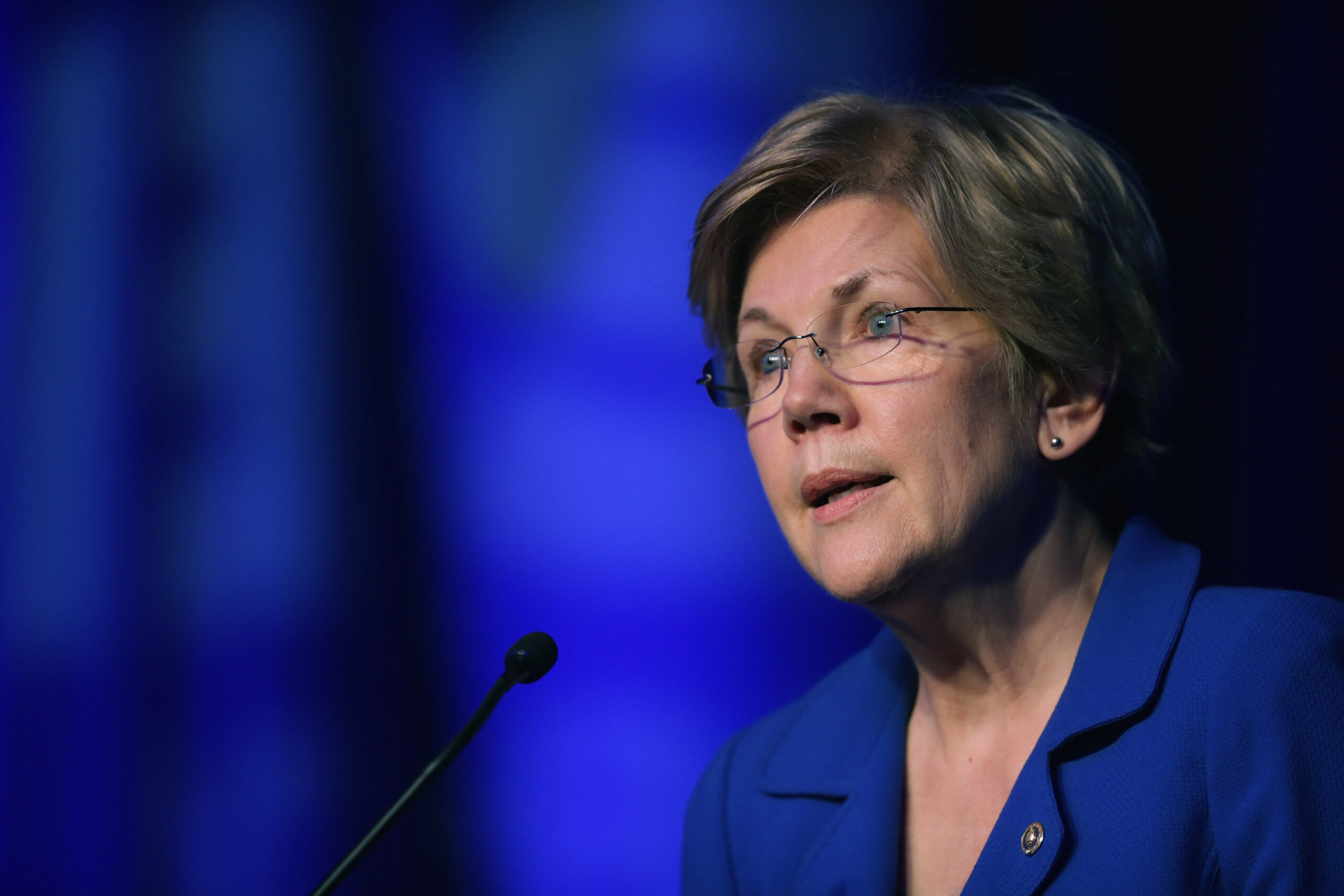 Clinton praises, acknowledges pressure from Warren