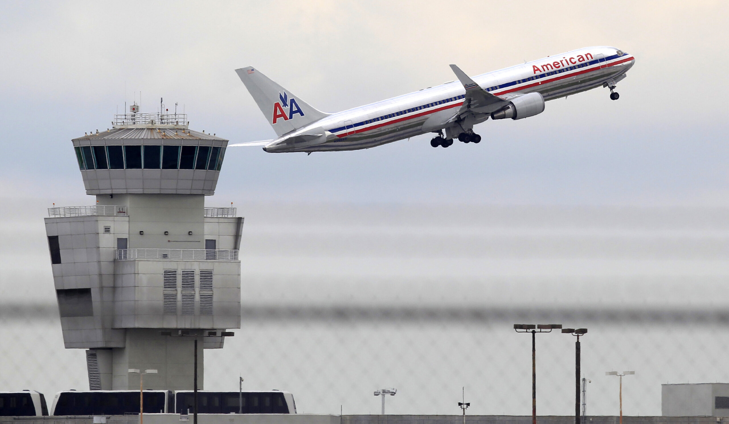 American Airlines cuts growth target as fuel costs drag on profits