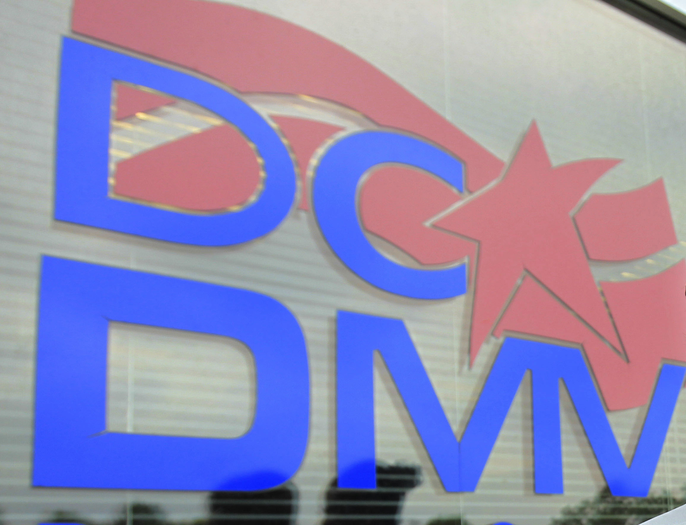 D.C. mayor to sign immigrant driver’s license bill
