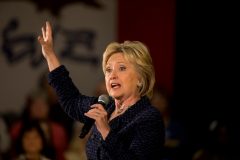 Clinton tries to stem Iowa’s Bernie surge