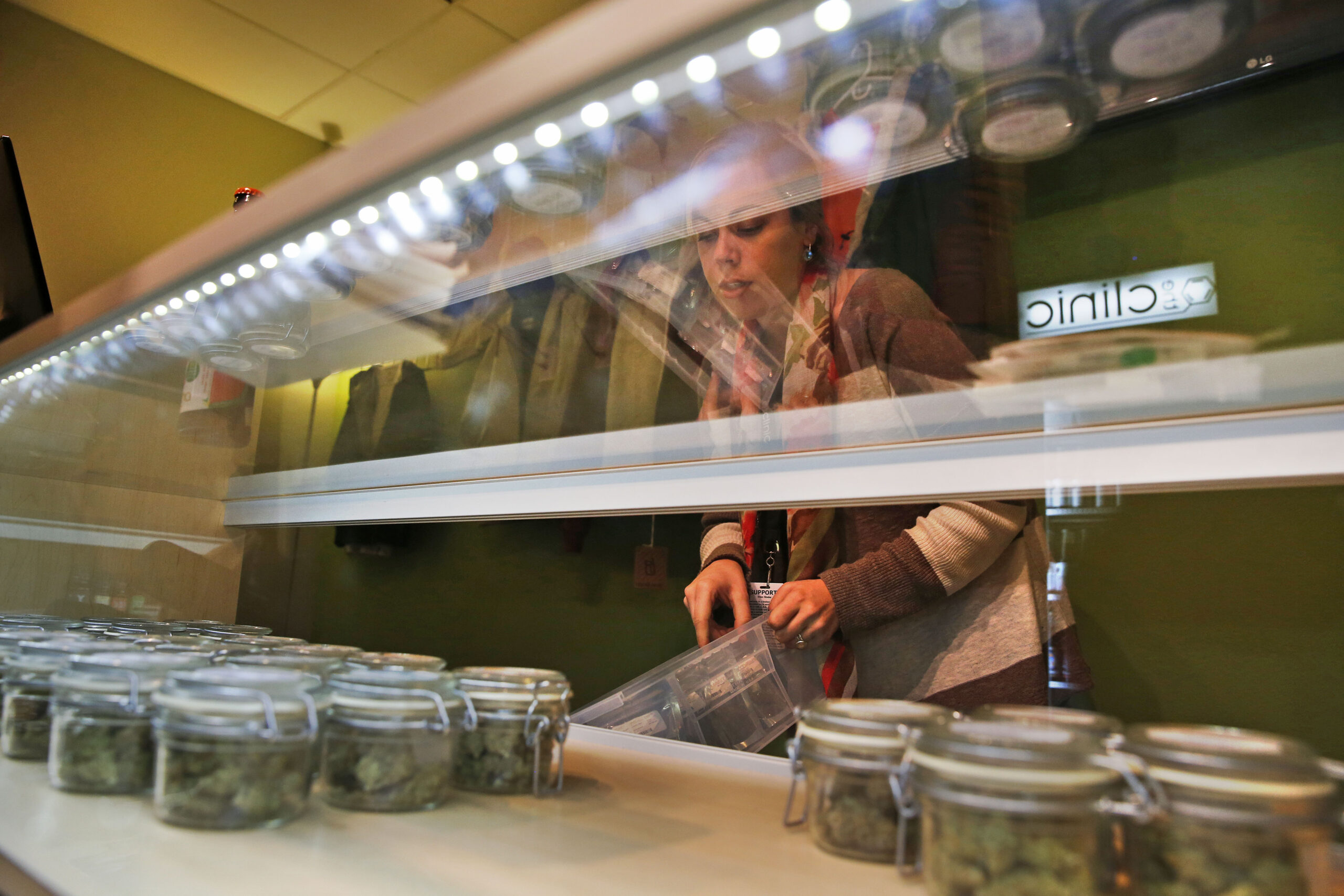 Denver gives out recreational pot sales licenses