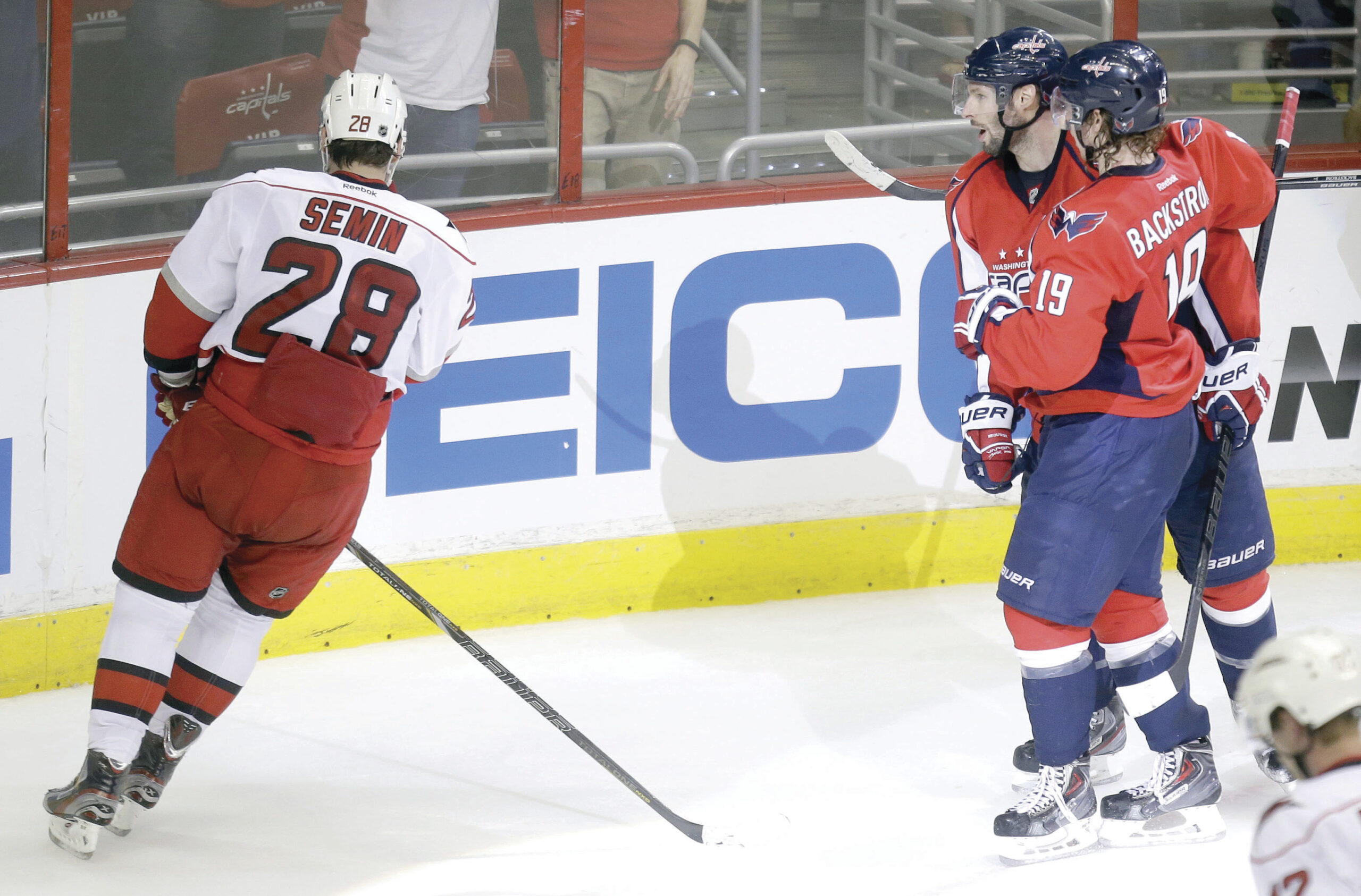 Capitals continue to streak toward playoffs with win over Hurricanes
