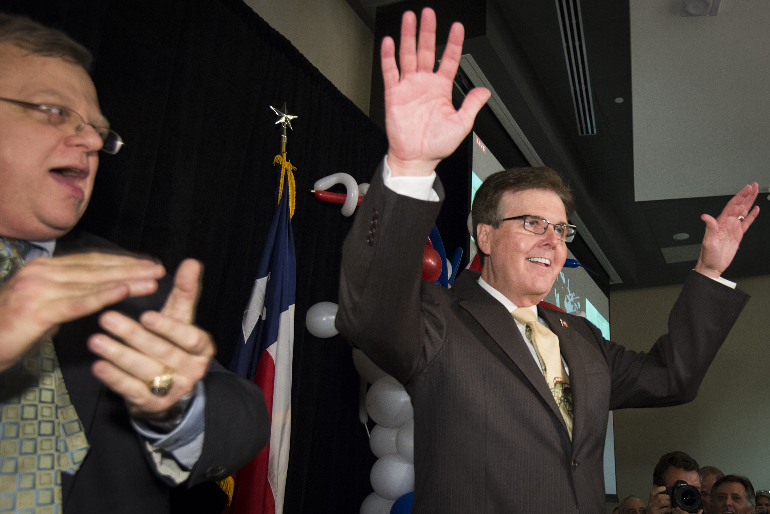 Patrick beats Texas Lt. Gov. Dewhurst in runoff