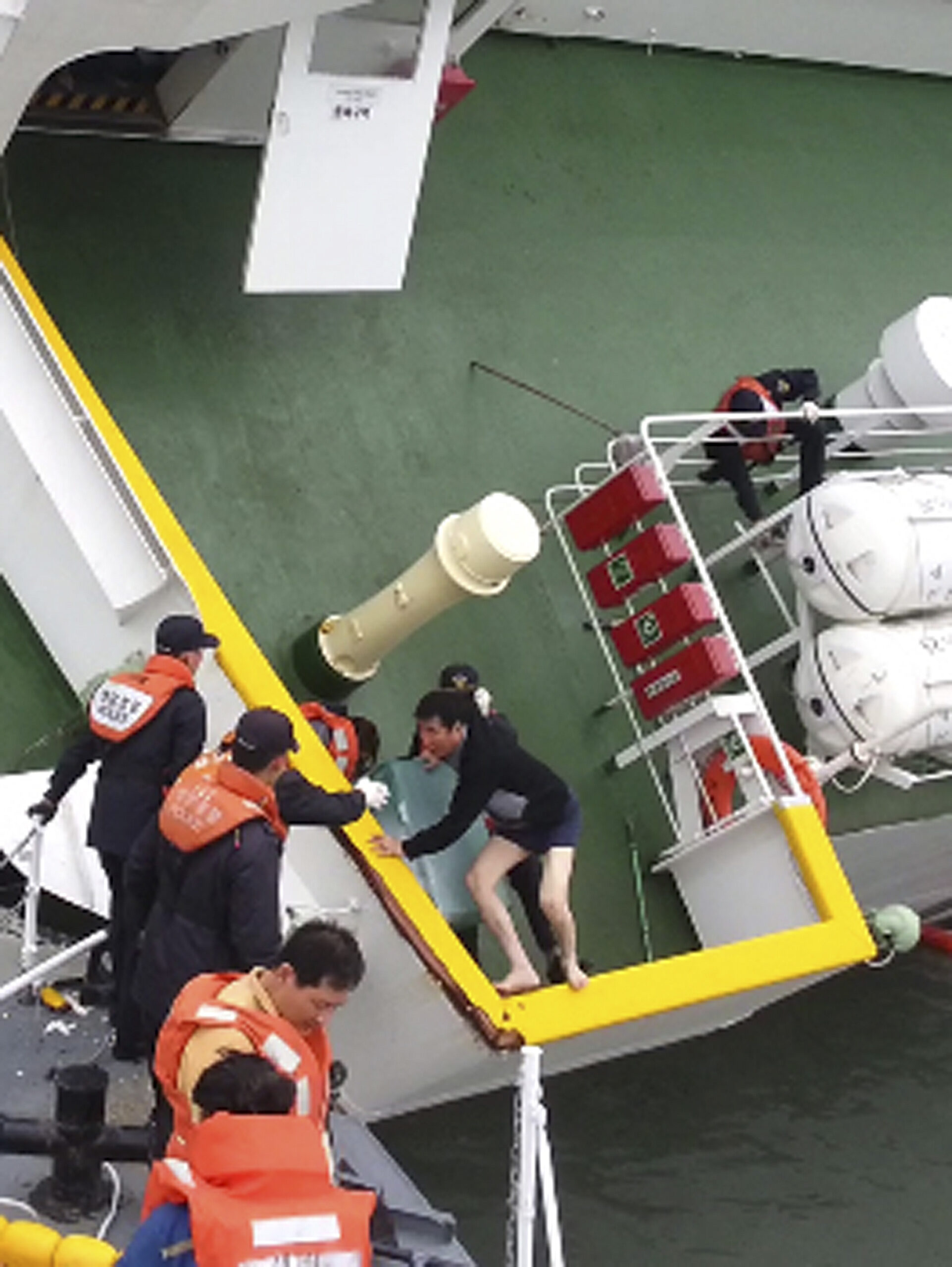 15 crew indicted over SKorean ferry disaster