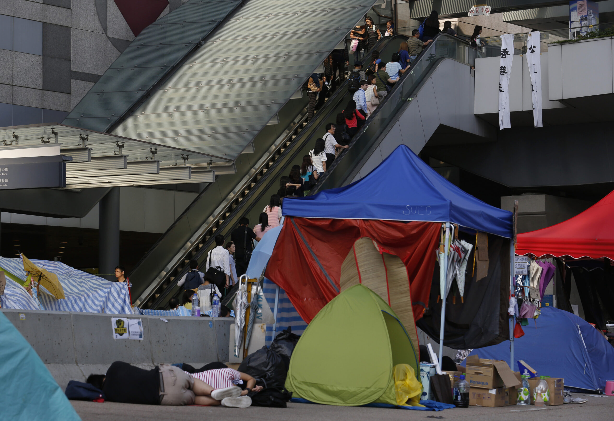 Hong Kong protests subside after tumultuous week