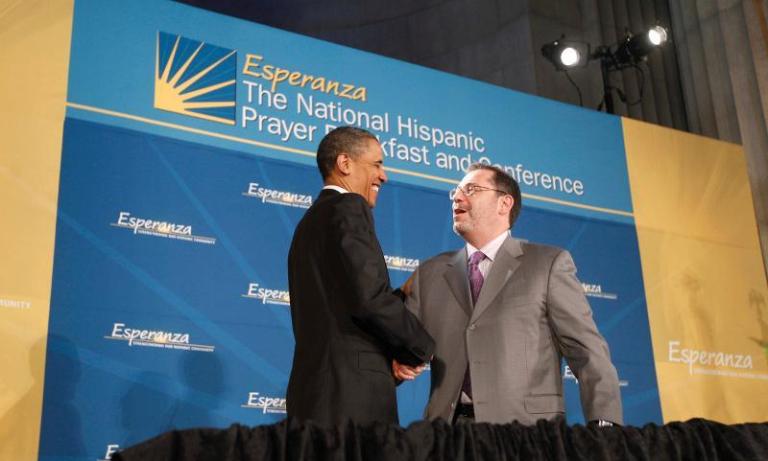 Obama reaches out to Hispanics, draws GOP scorn