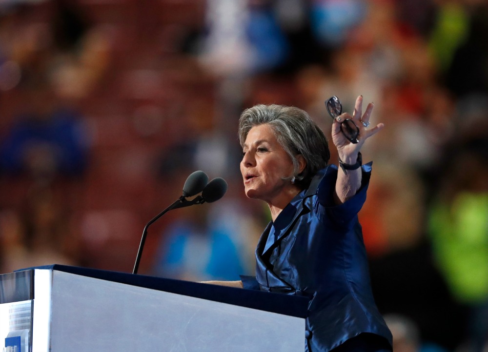 Clinton a fighter for women, Boxer tells Dems