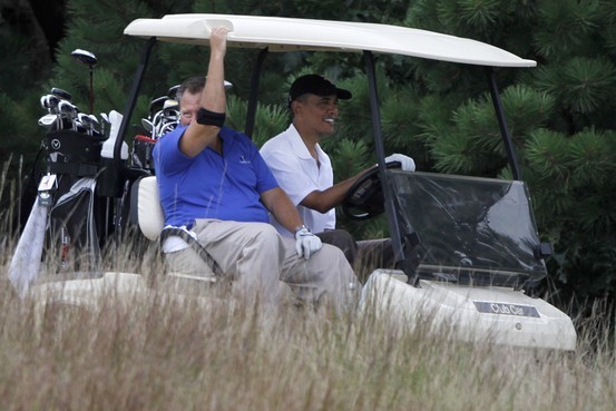  Obama golfs with Robert Wolf / AP 