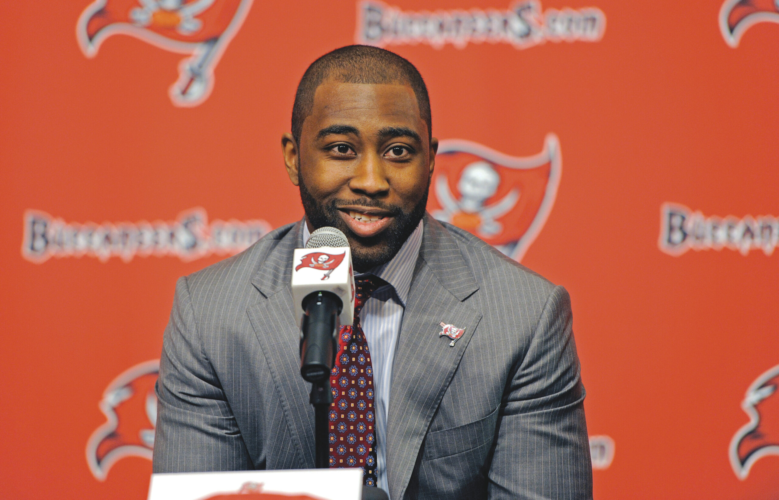 In Tampa Bay, not even Darrelle Revis is an island