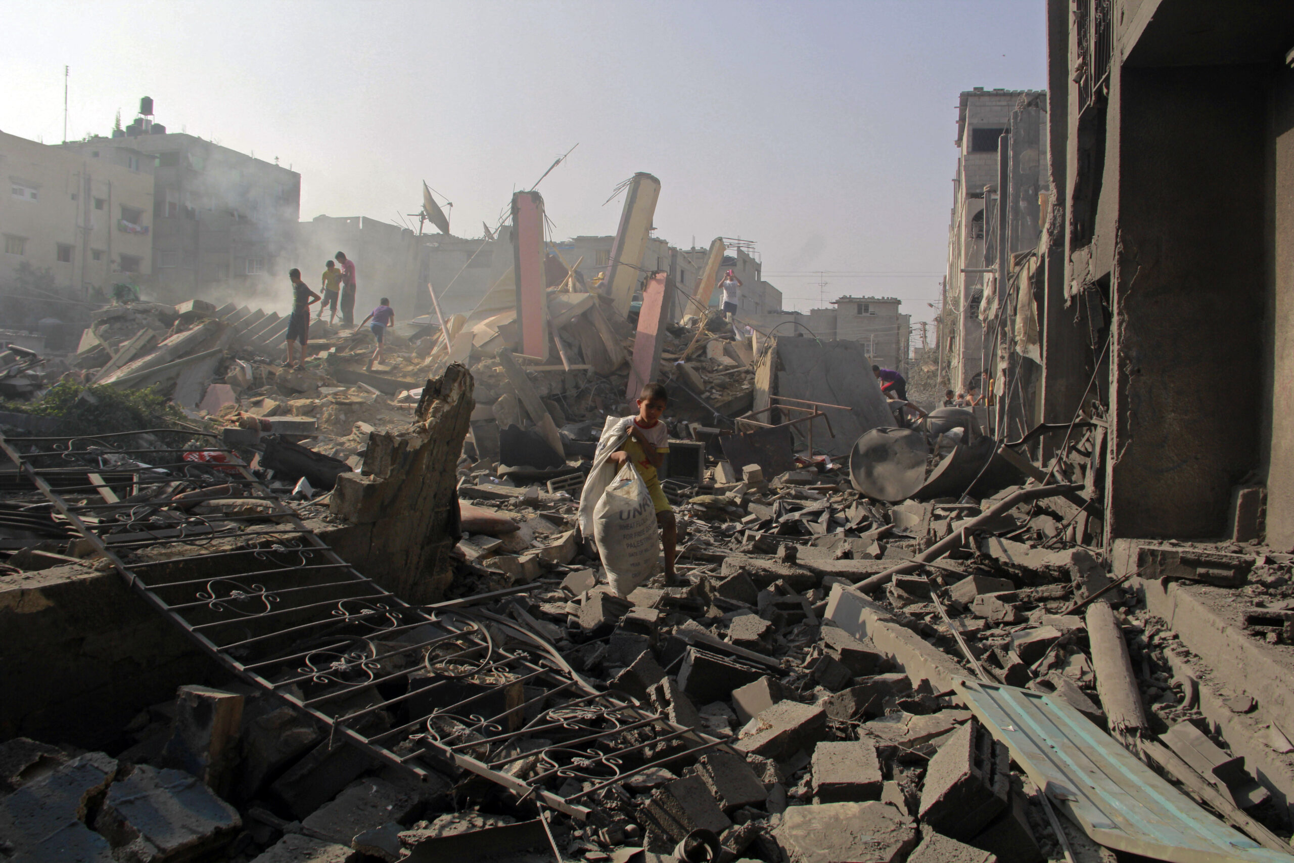 Israeli fire on Gaza town raises war crimes claim