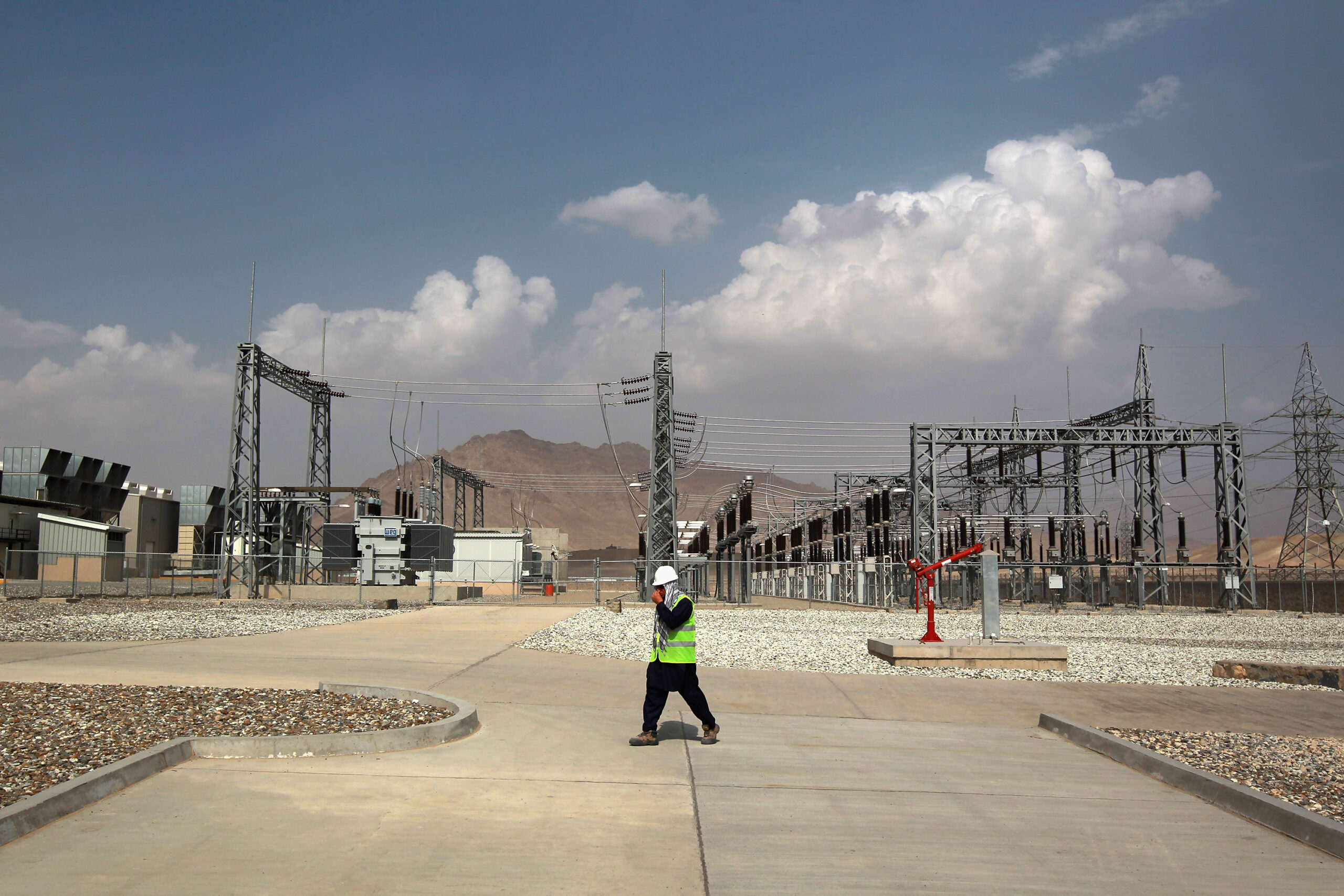 Failed Afghan project highlights Clinton’s contractor ties