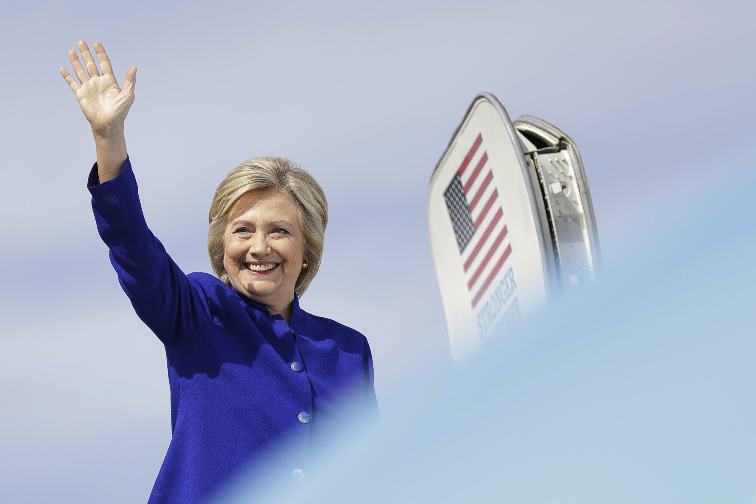 Poll: Clinton leads Trump in N.H., carries edge among independents