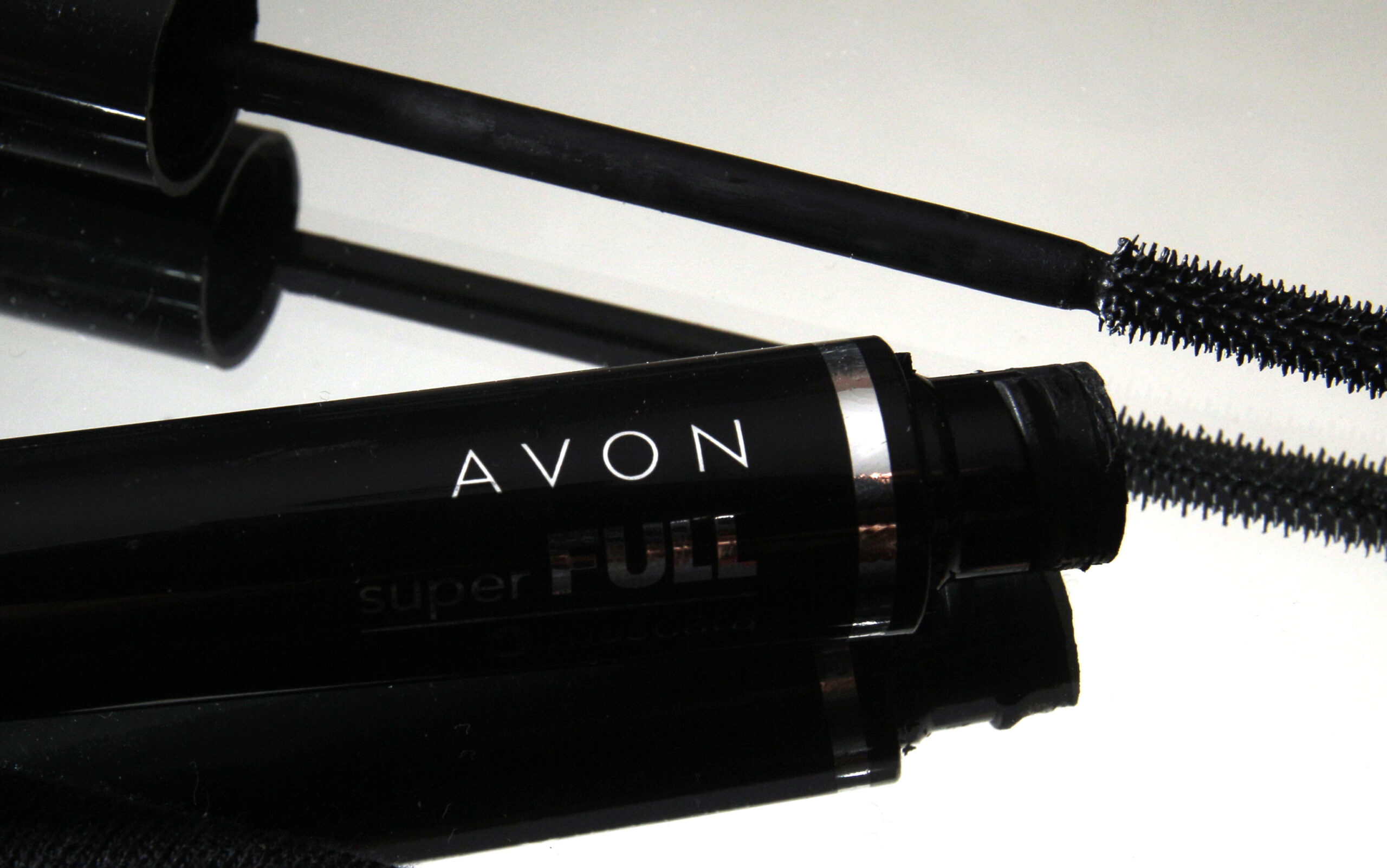 Avon to pay $135 M to settle bribery charges