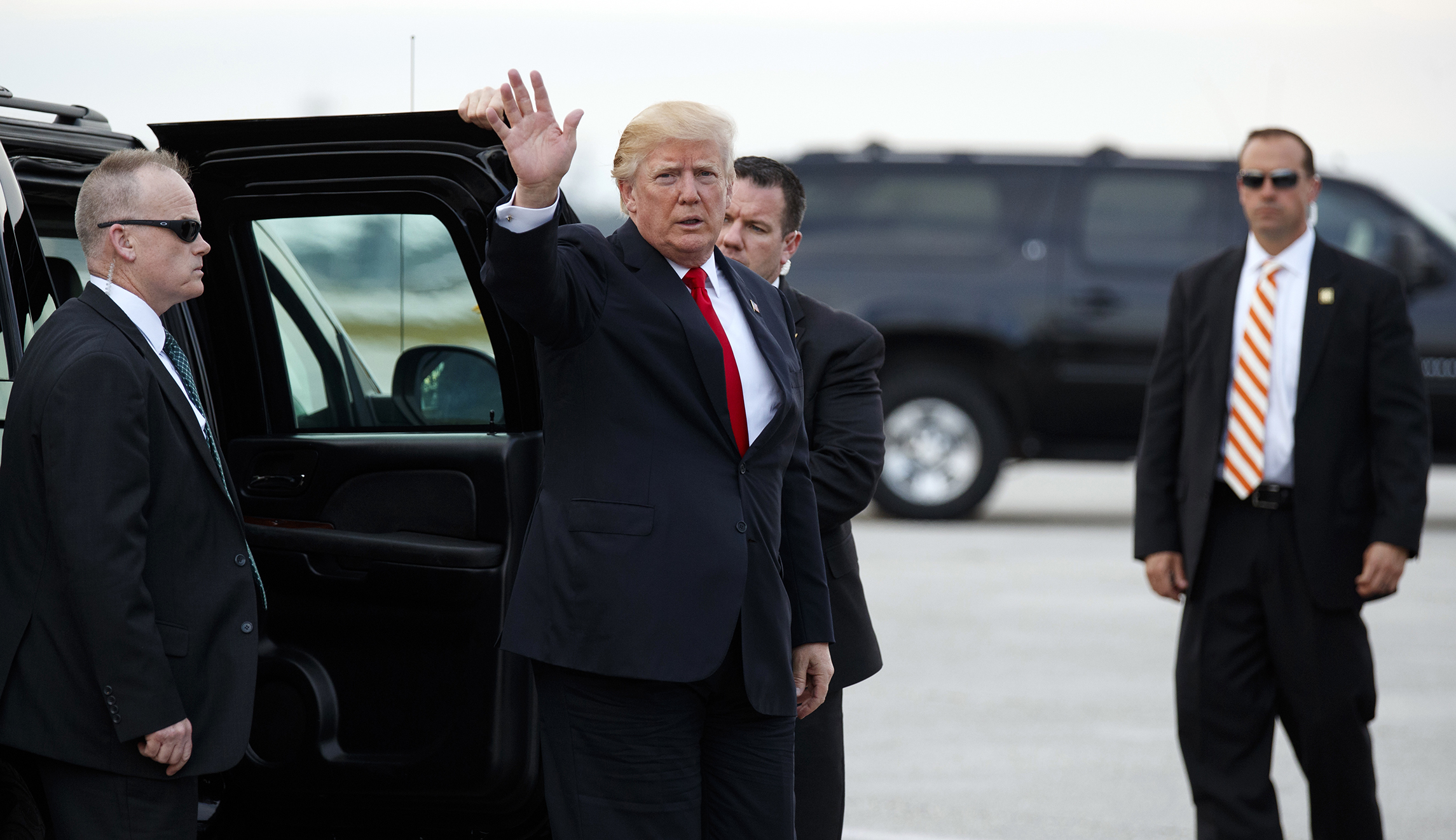 White House: Trump ‘obviously’ doesn’t think entire Justice Department is ‘deep state’