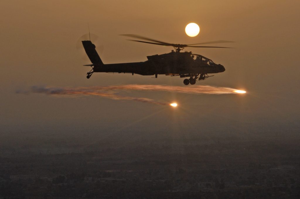 US Apache attack helicopters join the fight in Mosul