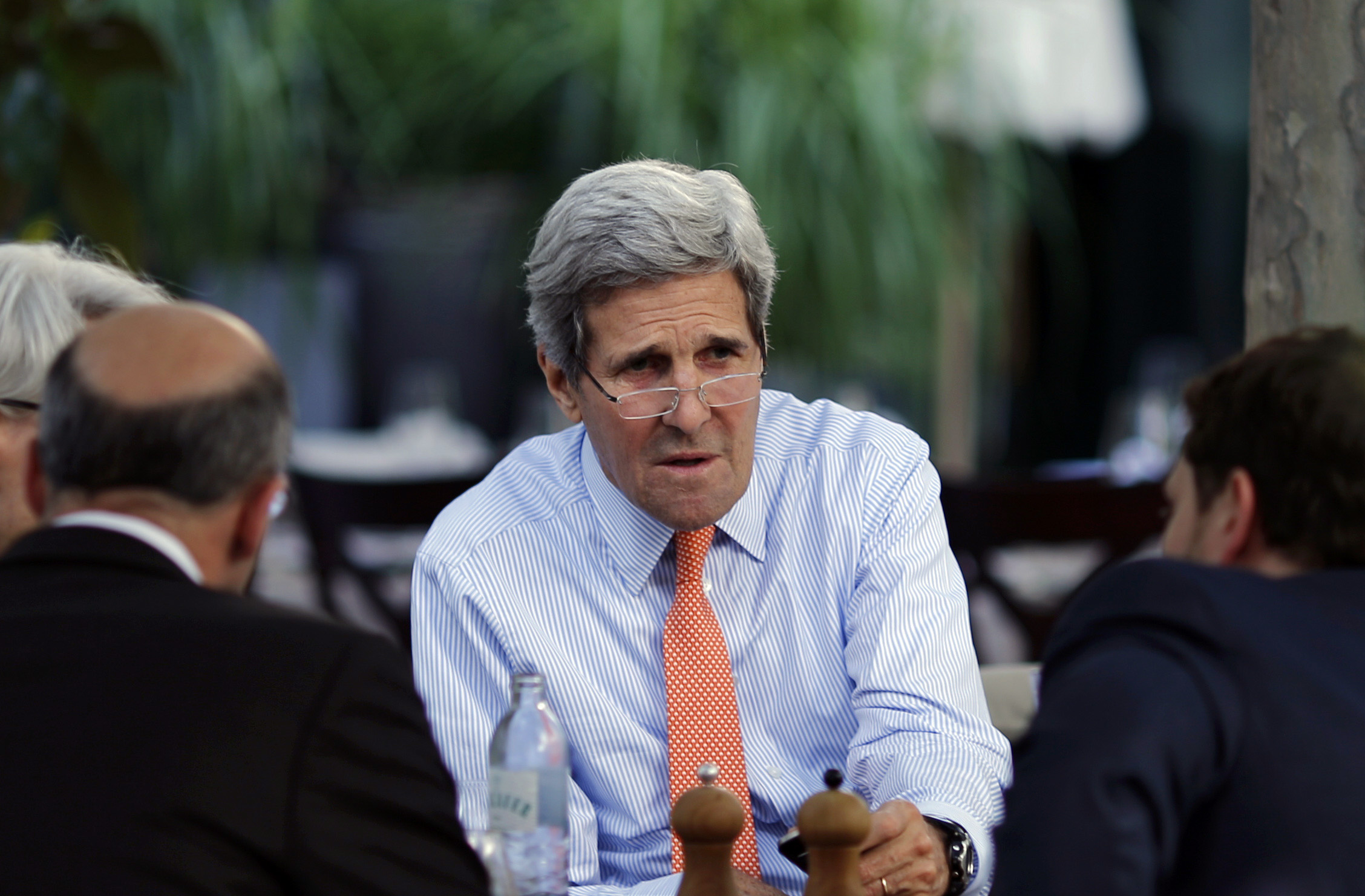 Kerry at odds with top Marine over Russia threat