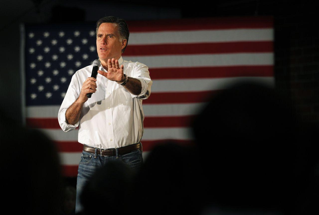 Romney appeals to white collars, Santorum to blue