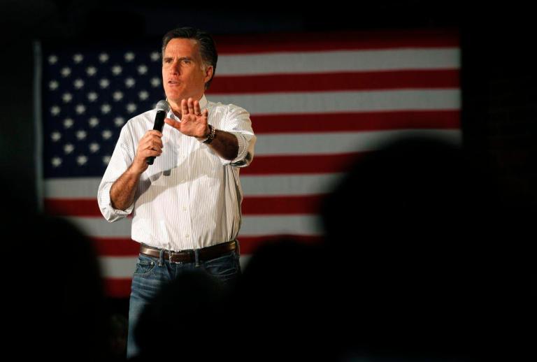 Romney appeals to white collars, Santorum to blue