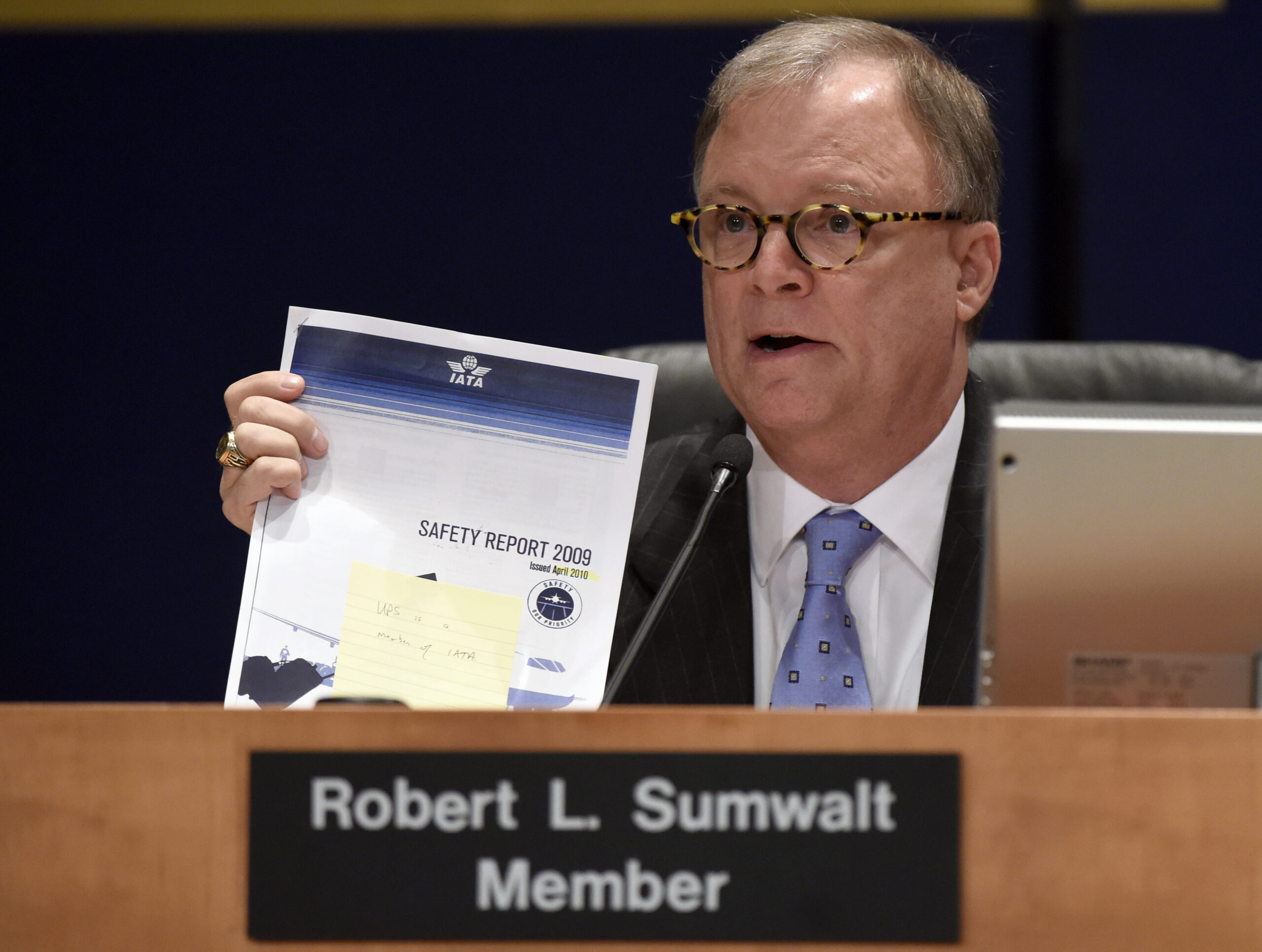 Safety board finds multiple errors in UPS crash