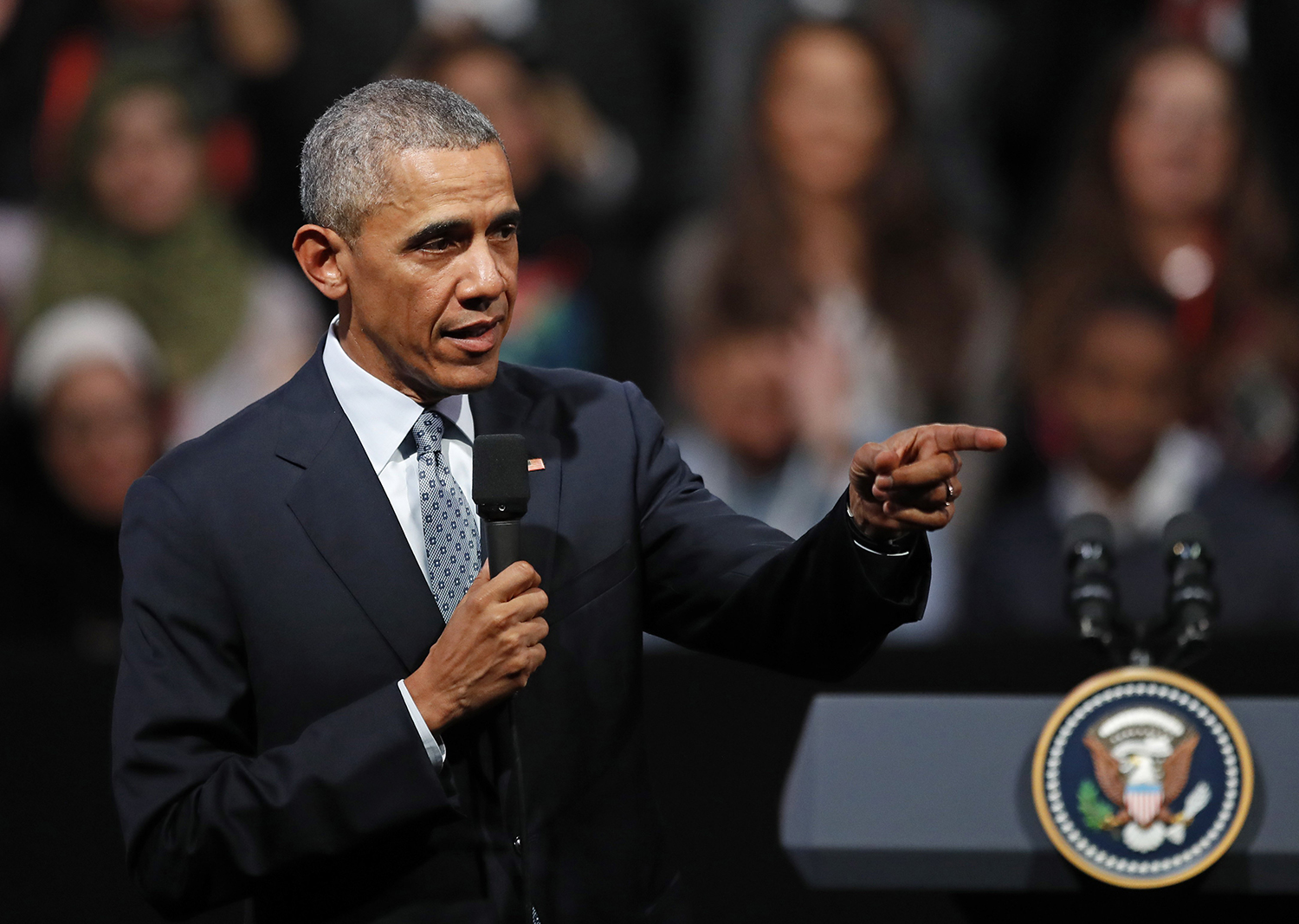 Obama offers $100 million in free college grants