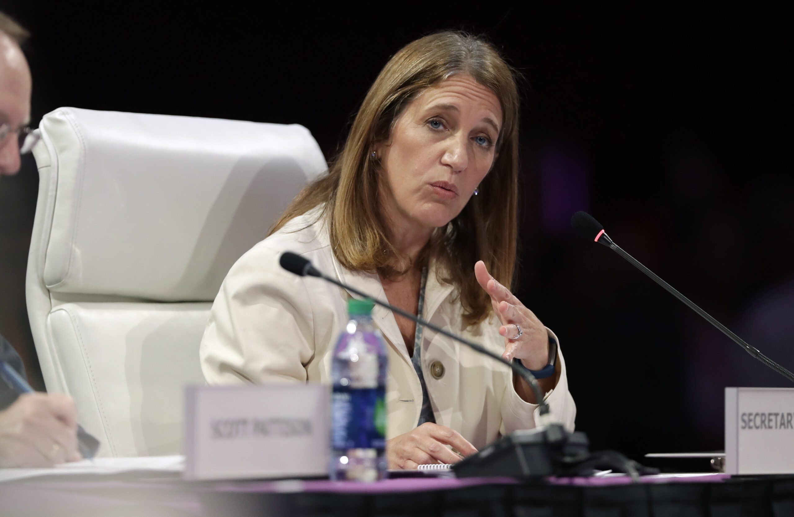 HHS chief defends Obamacare woes as ‘growing pains’