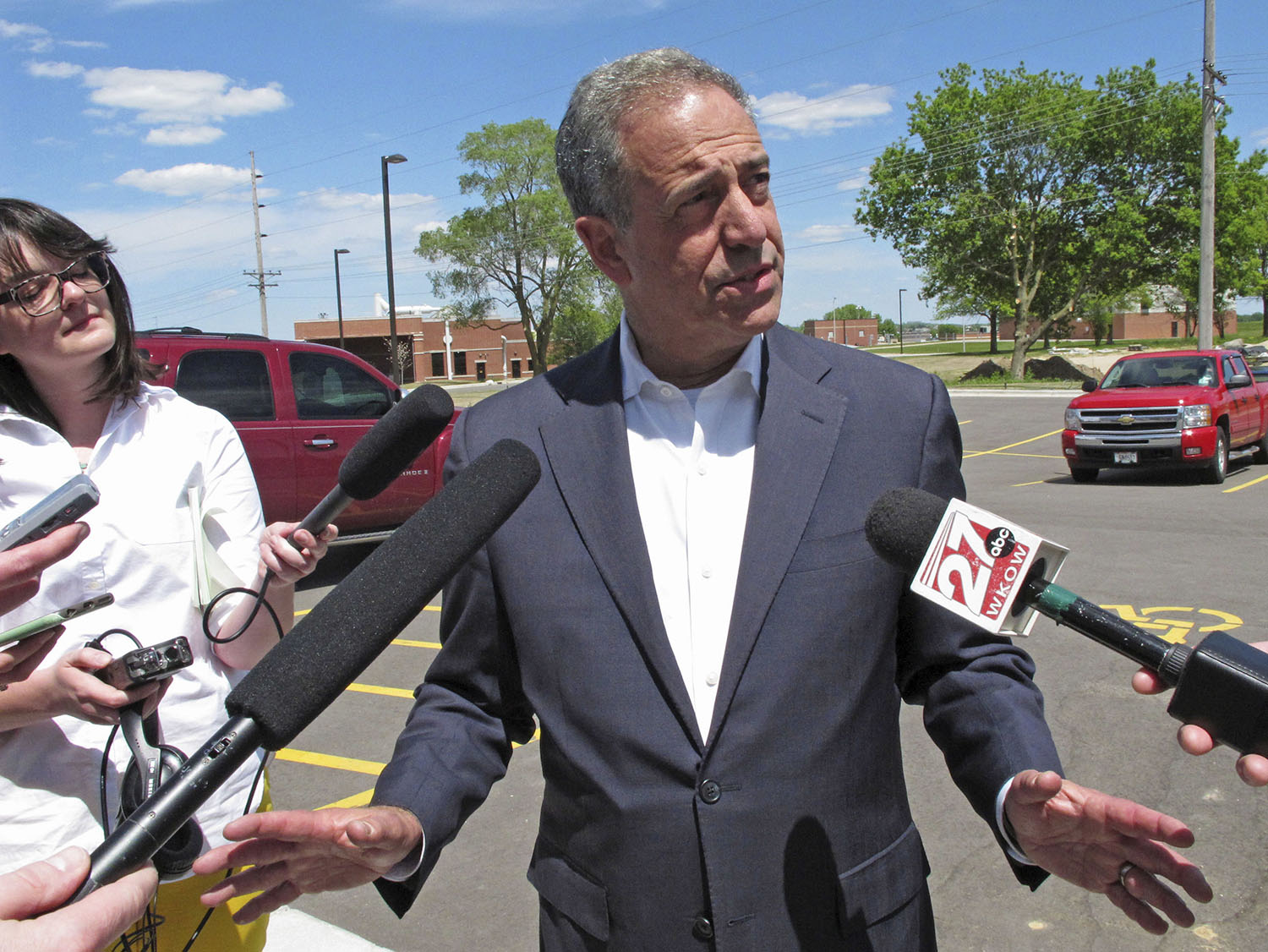 Obama helping Feingold raise $250K by Thursday