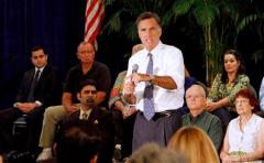 At faith gathering, Romney is all business