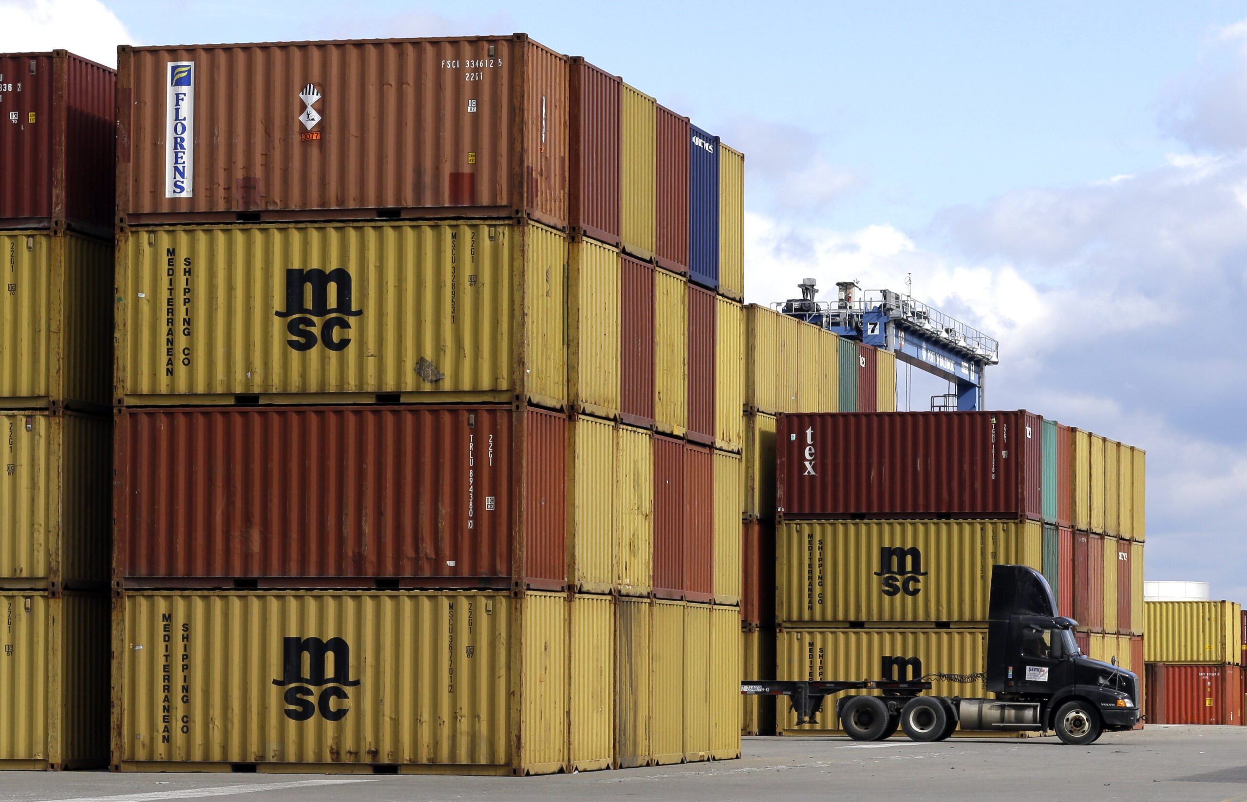 US wholesale costs rose last month on gas prices