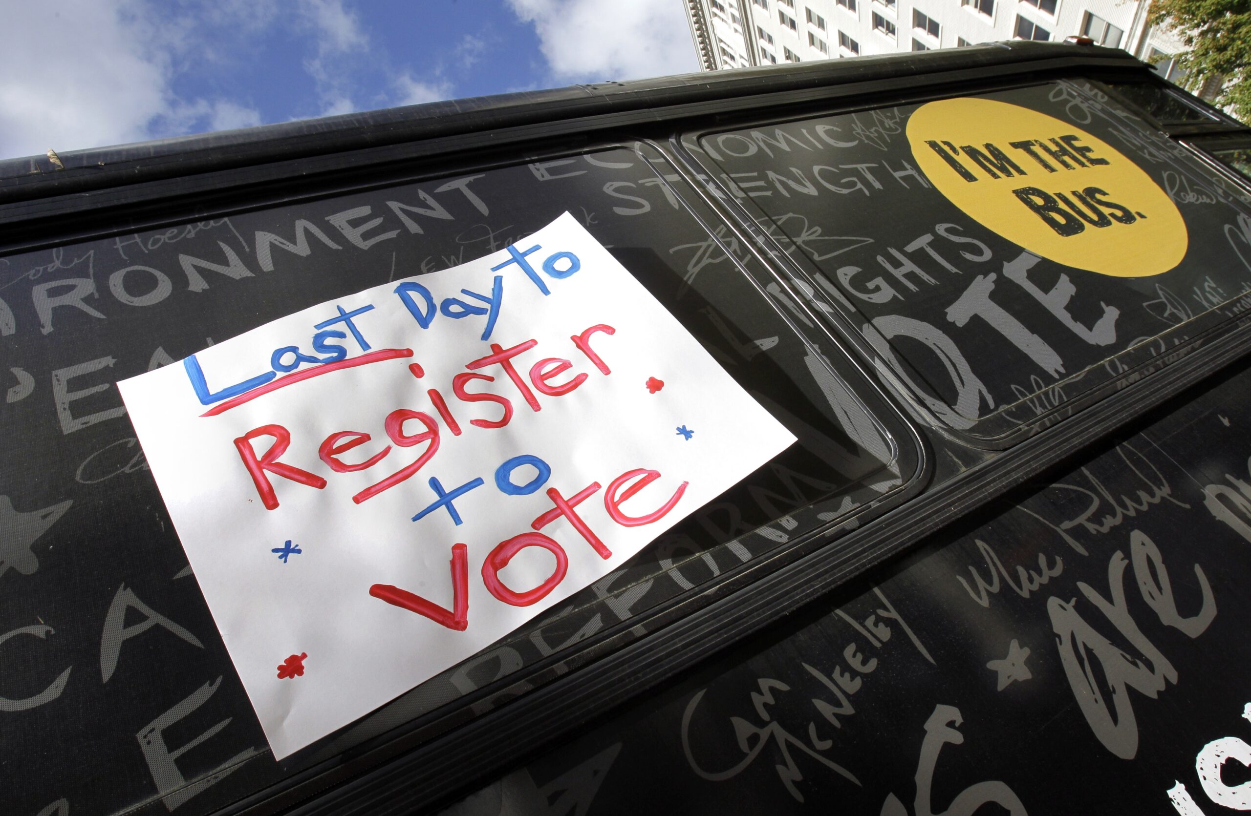 Civil rights groups want voter registration for Obamacare enrollees