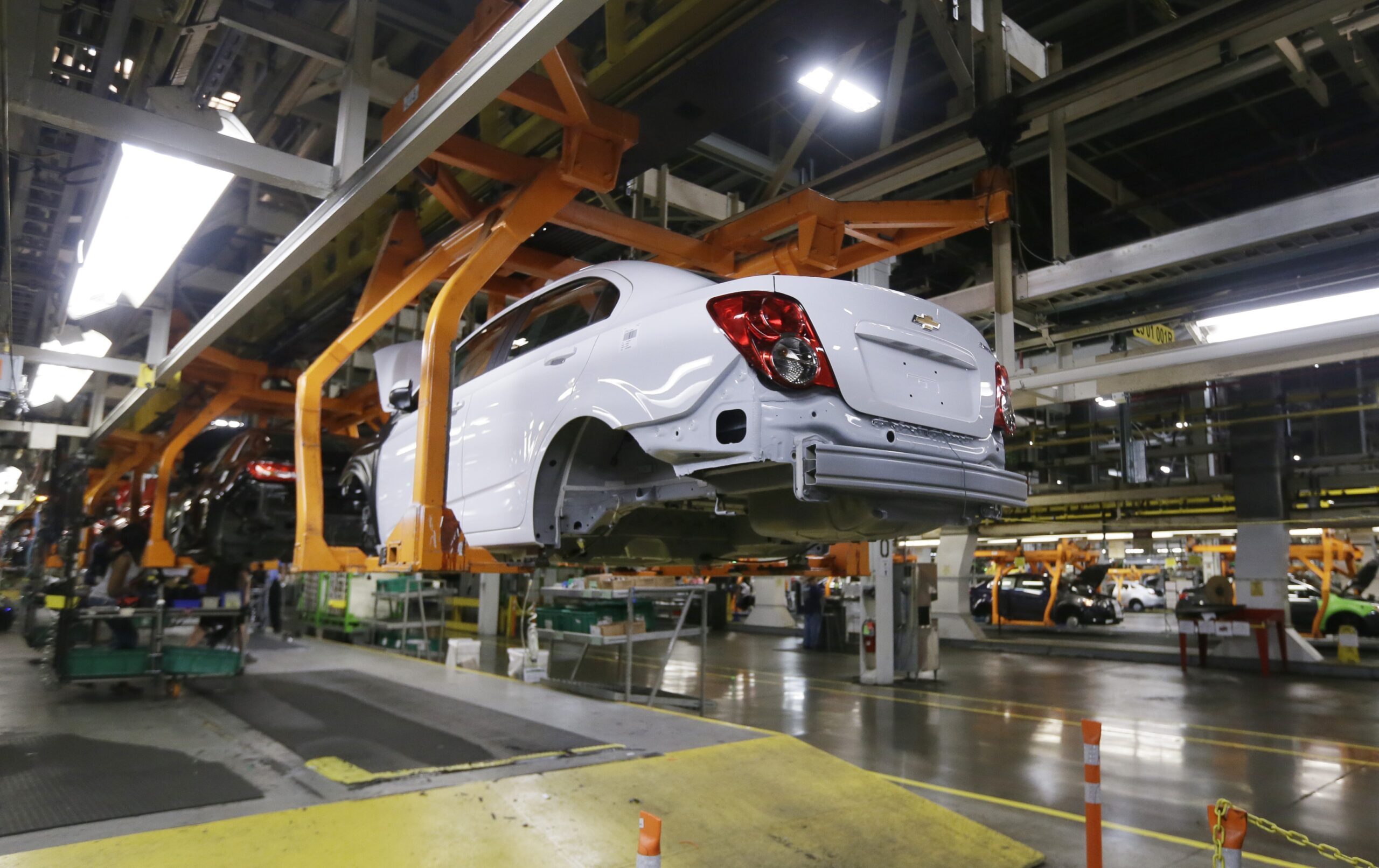 Manufacturers urge lawmakers to pass bill to delay climate rules