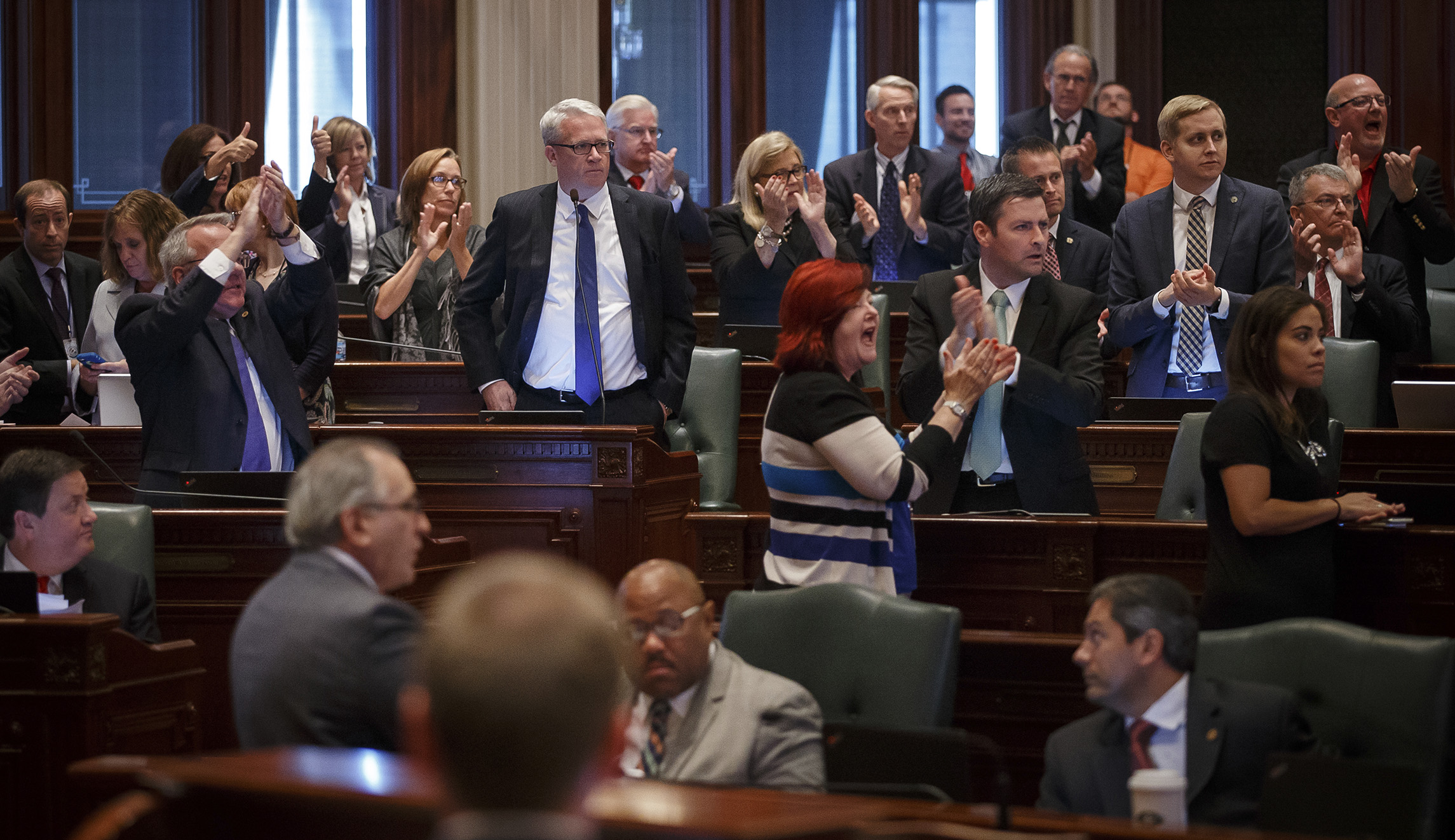 Illinois moves on budget bill to avert financial crisis