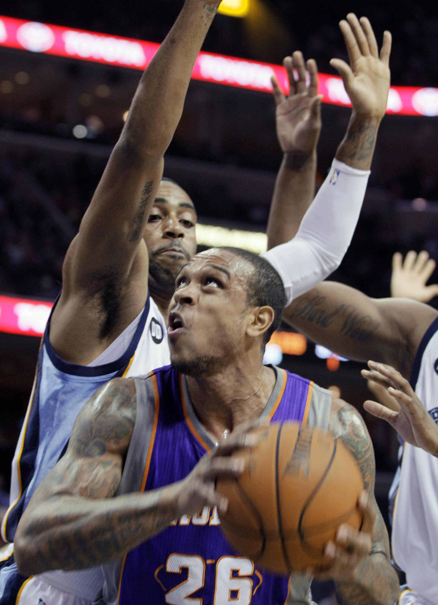 Randolph leads Grizzlies past Suns 108-98 in OT