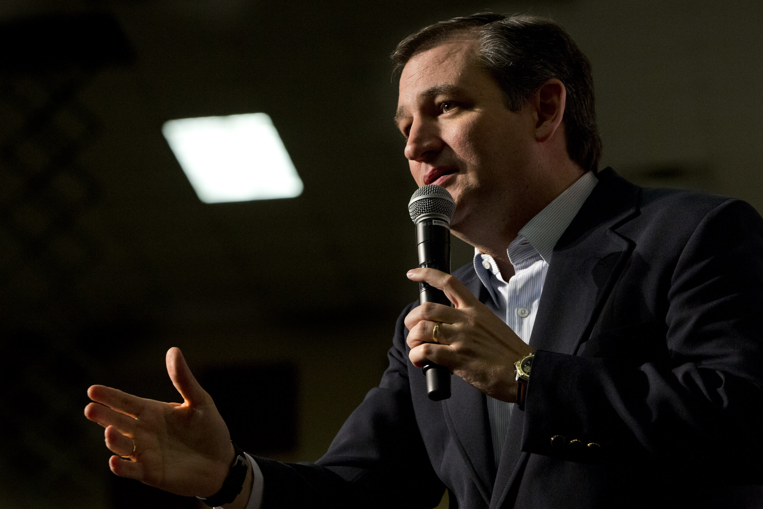 Cruz invokes Reagan in call to strengthen military