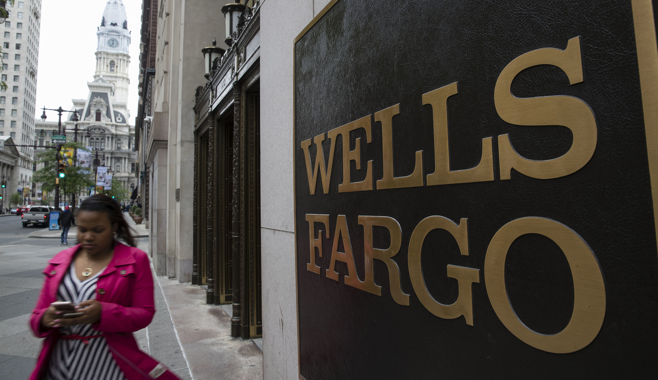 Elizabeth Warren wants 12 Wells Fargo Board members removed