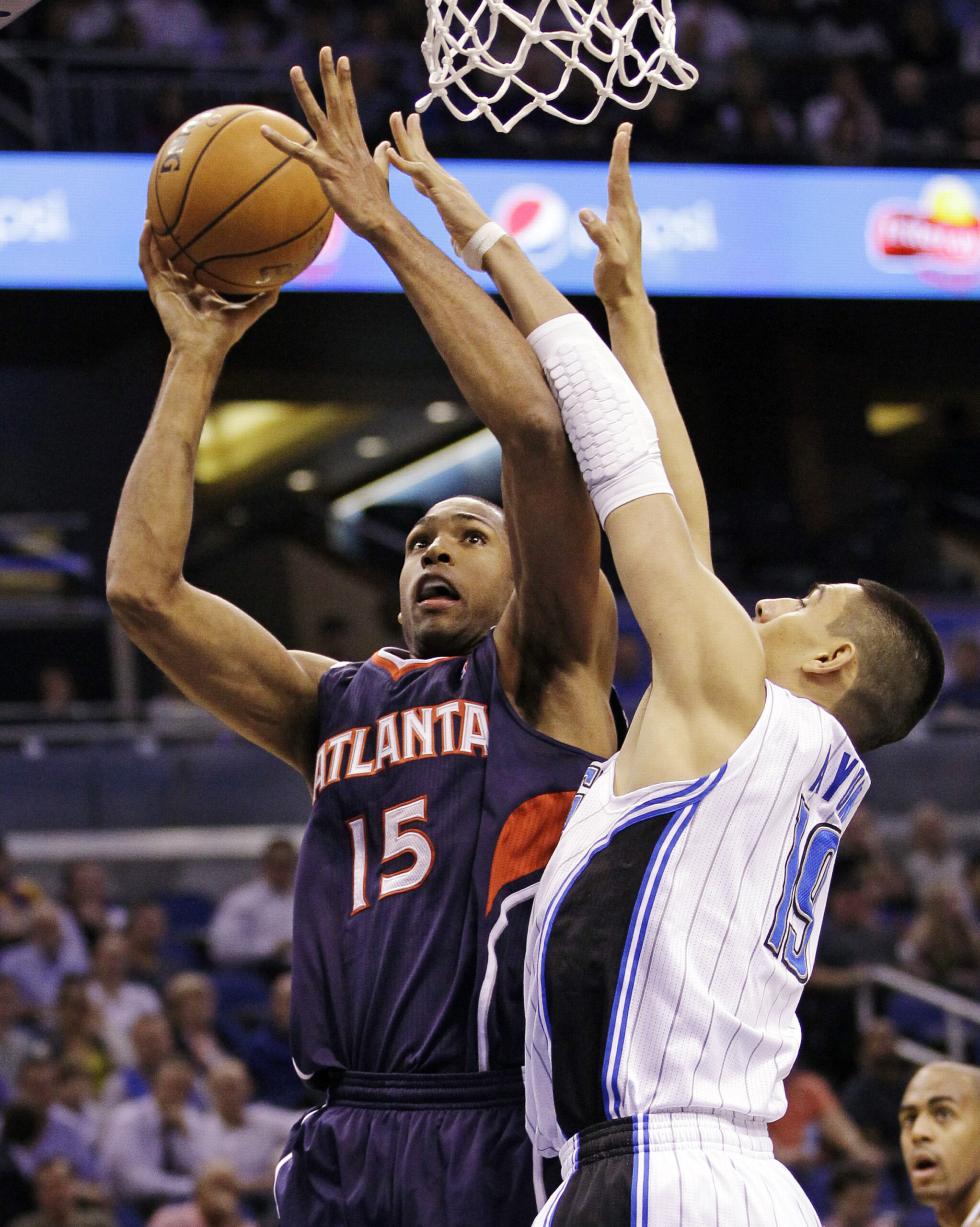 Hawks hold off late charge to beat Magic 86-80