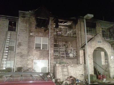 2 firefighters hurt battling White Oak blaze