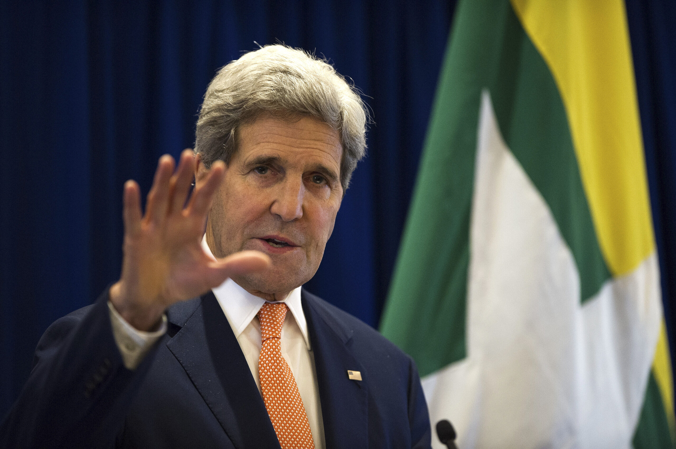 Kerry tries to ease Asian territorial disputes