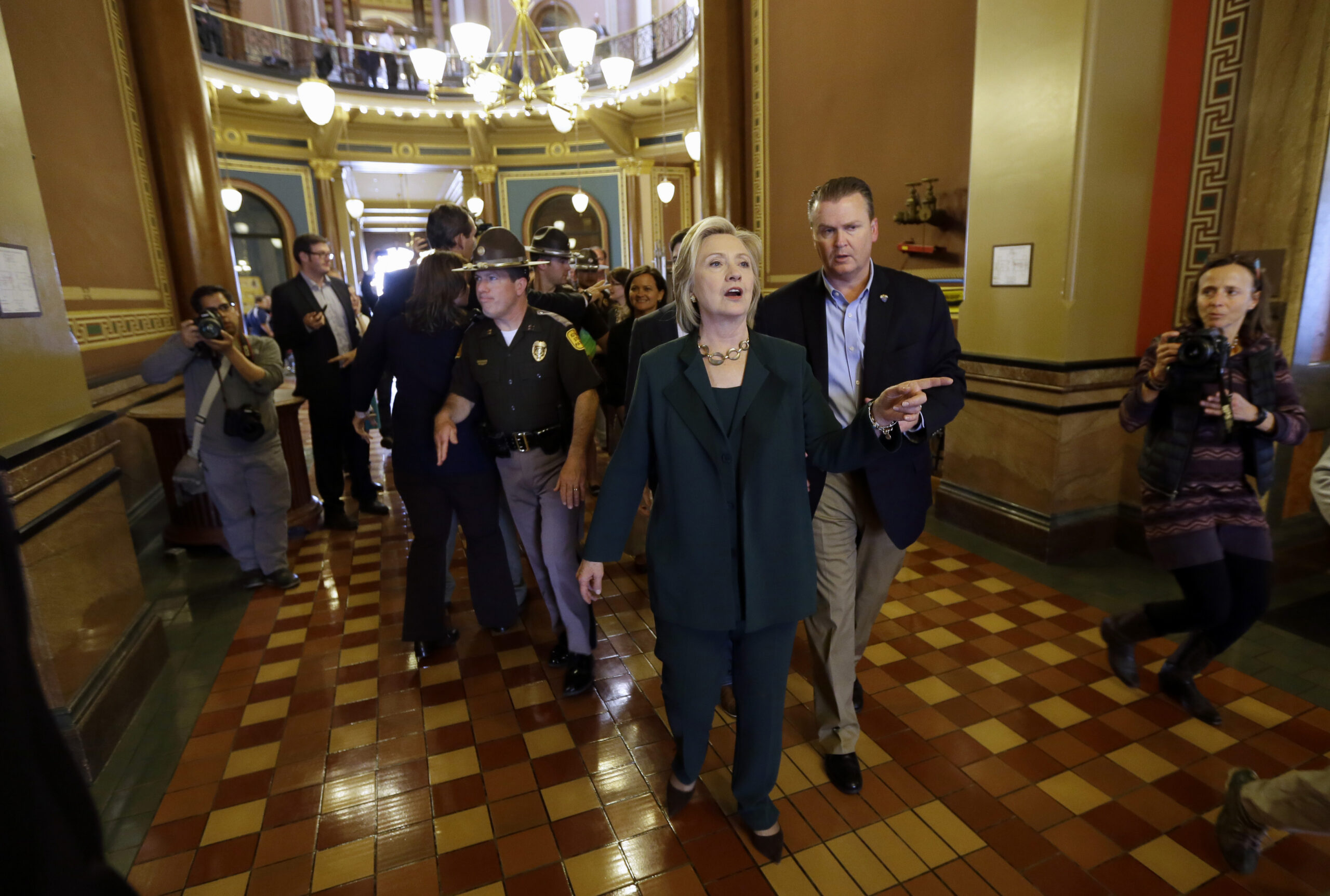 With massive lead, Clinton works to shore up support in Congress