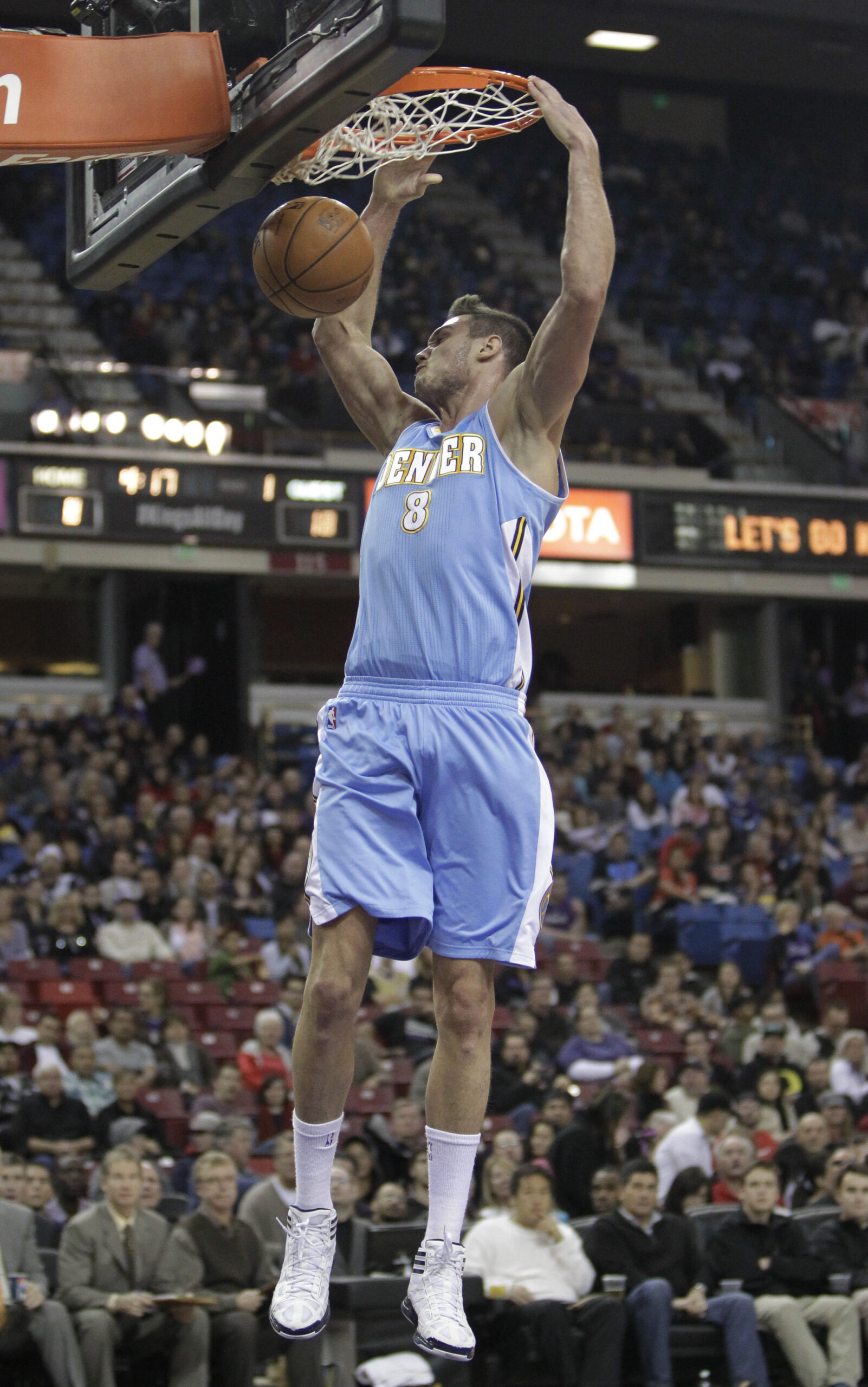 McGee scores 19, Nuggets beat Kings 122-97