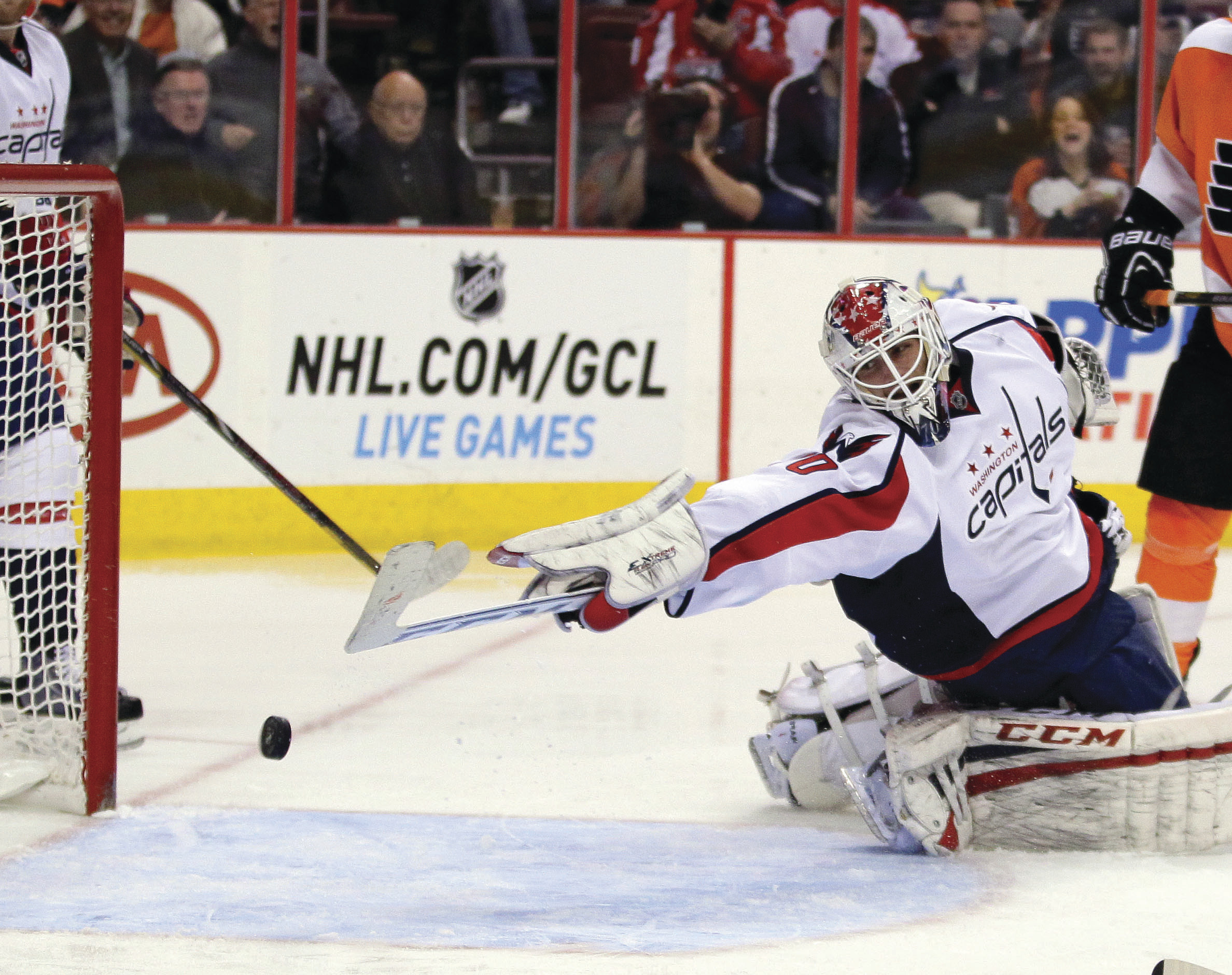 Capitals collapse in third period, fall to Flyers in overtime