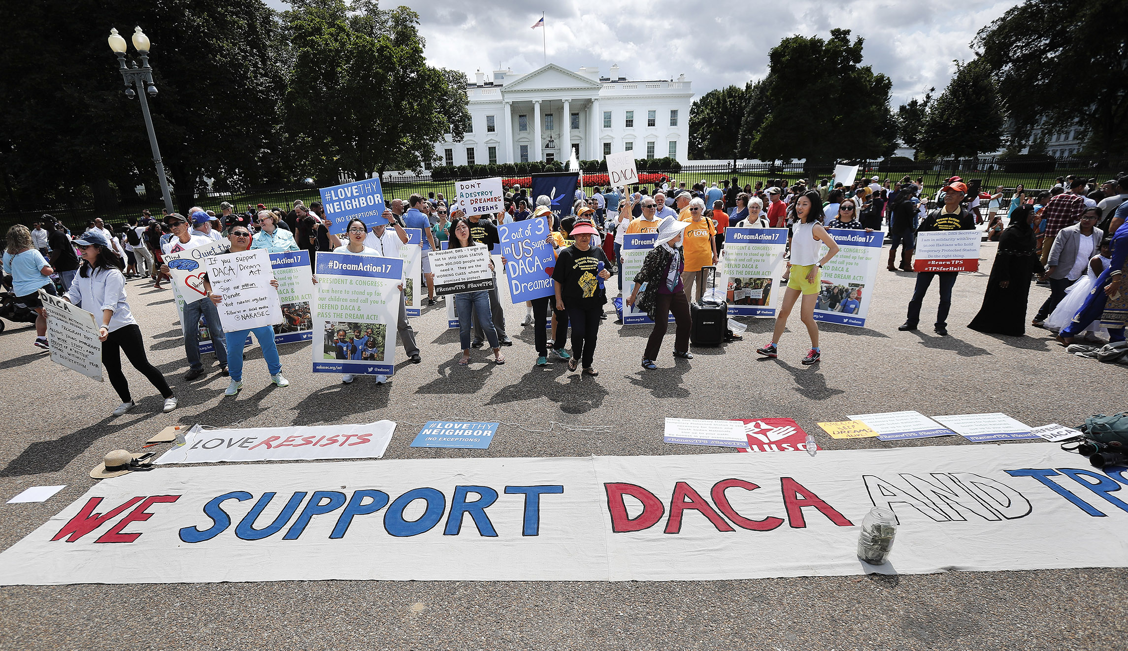 Washington state attorney general vows to sue Trump if he rolls back DACA