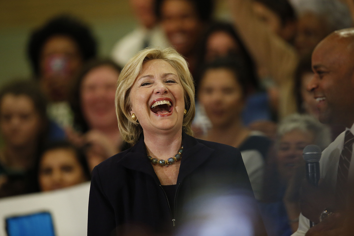 Clinton mocks Trump’s microphone complaint