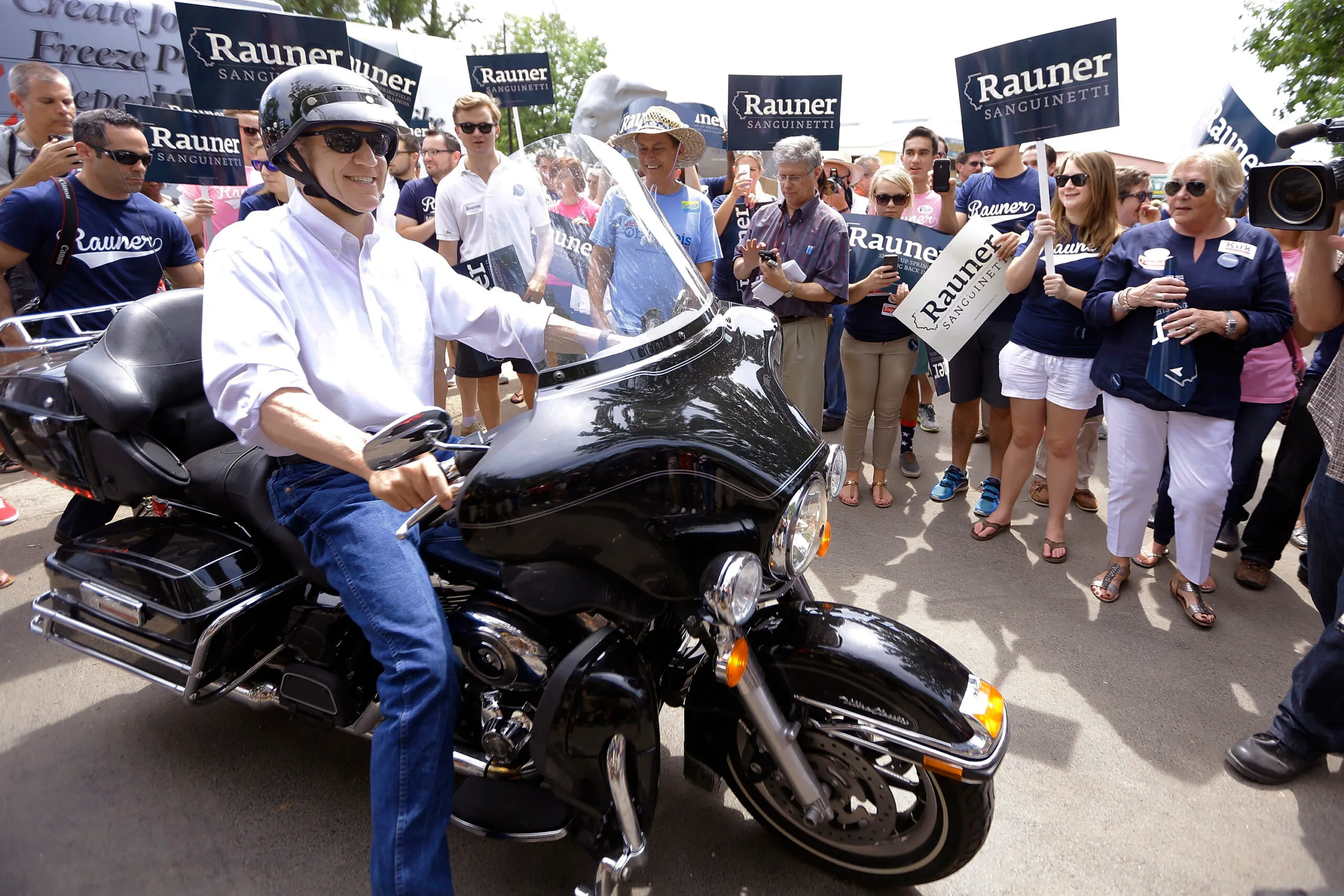 Harley-riding Rauner revs up GOP at Illinois fair