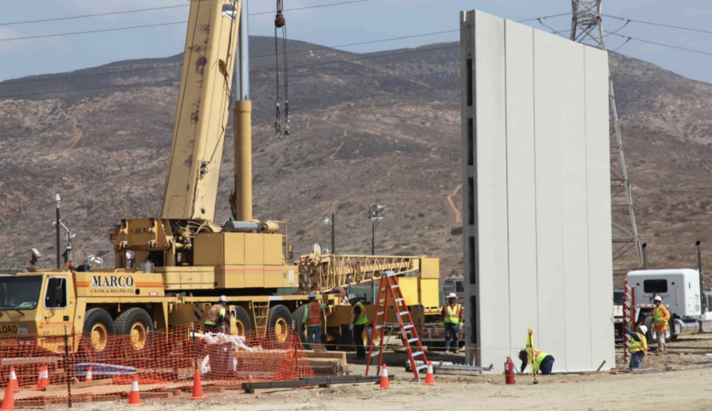 Border agency unveils first pictures of concrete wall prototype